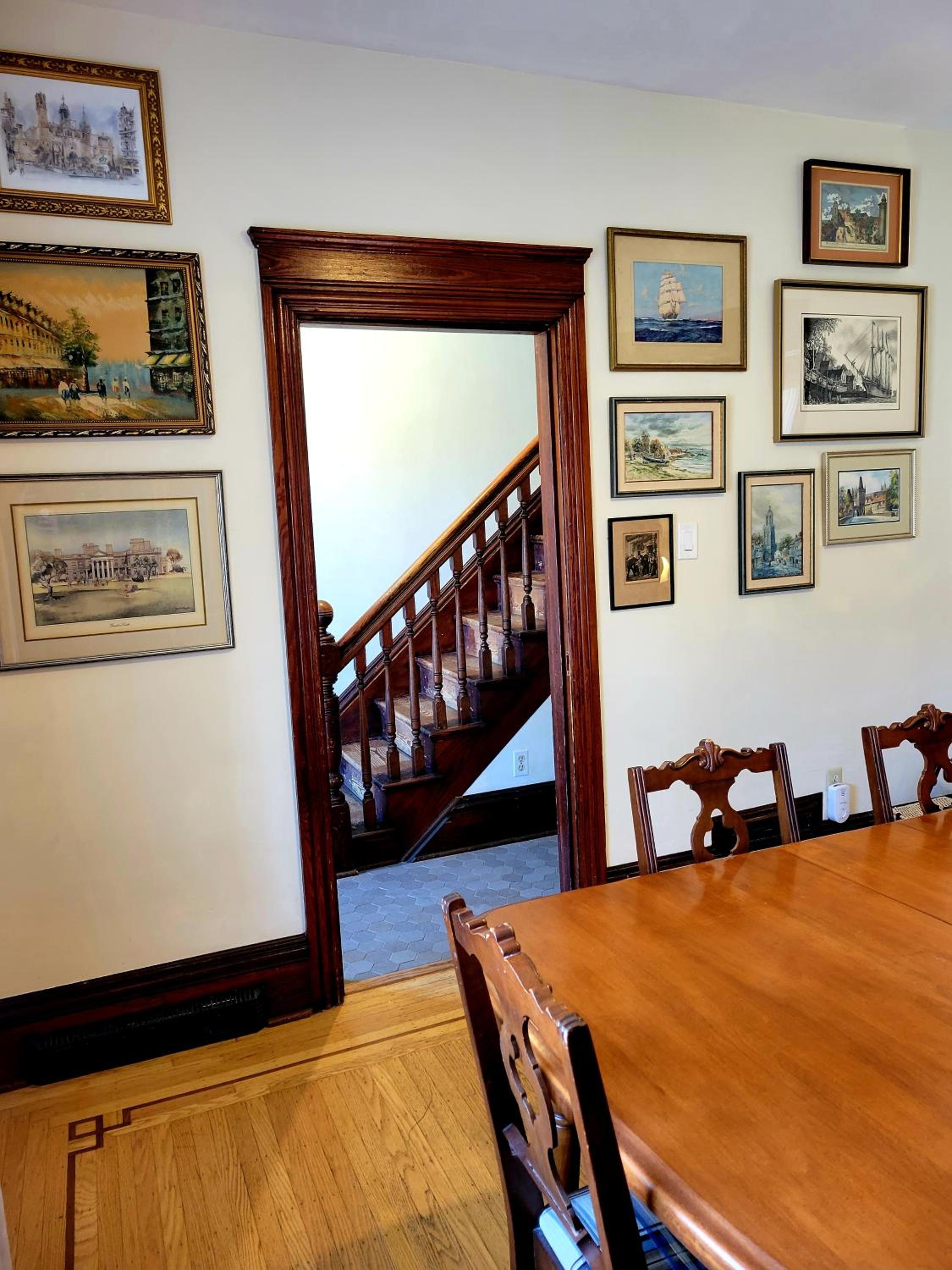 Dundurn Dwelling-Charming Century Home