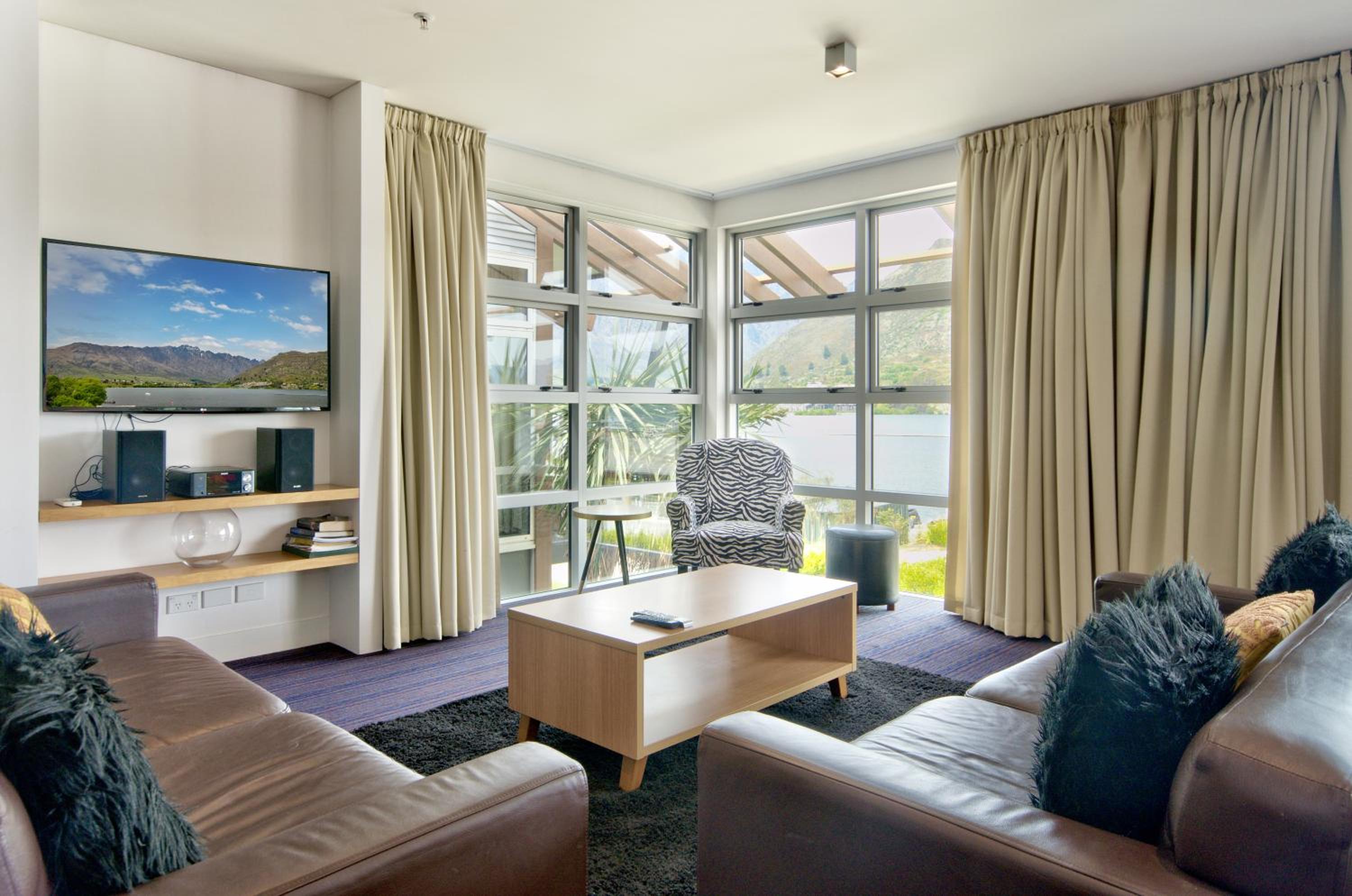 Absolute Lake Front Luxury- 2 bedroom apartment view 3