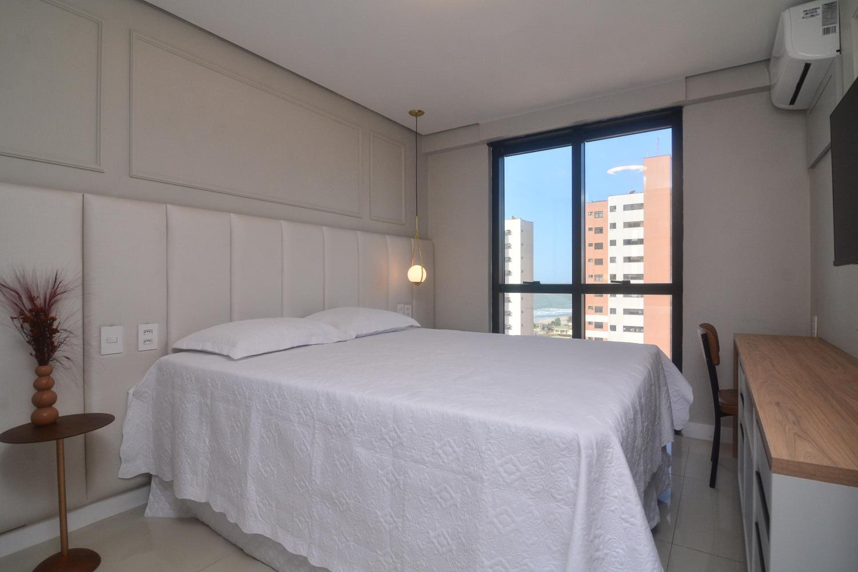Apto. dois quartos extremamente luxuoso e na praia