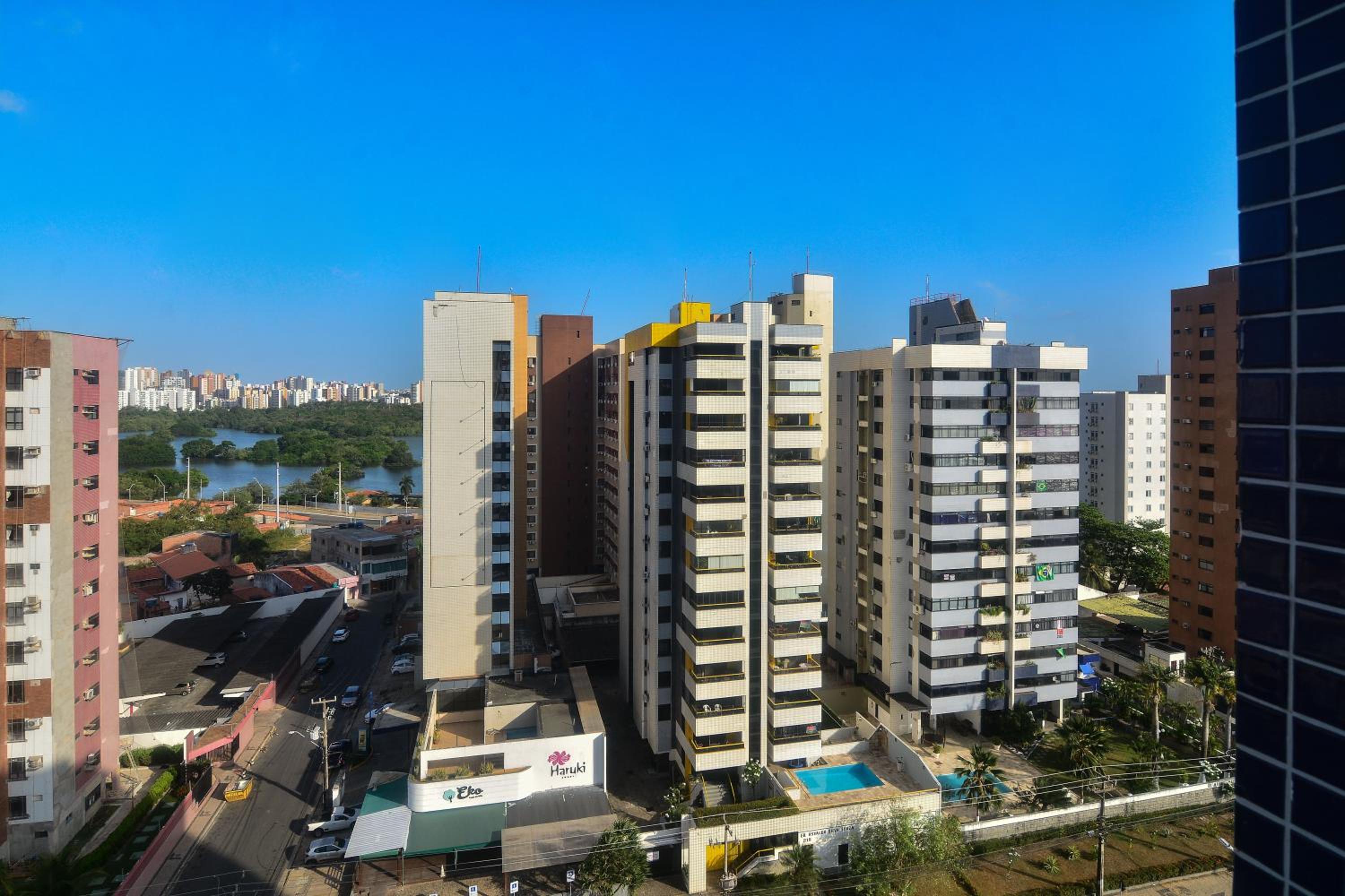 Apto. dois quartos extremamente luxuoso e na praia