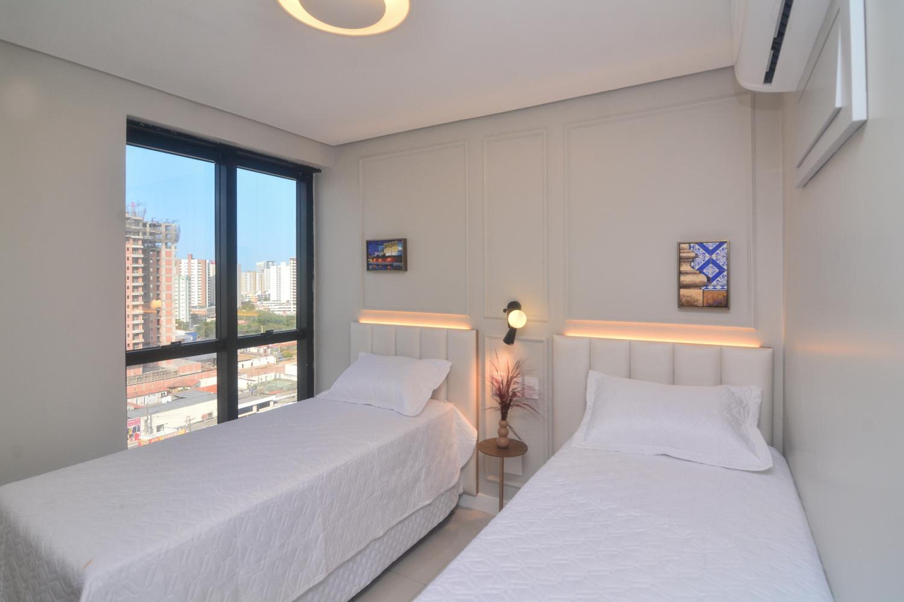 Apto. dois quartos extremamente luxuoso e na praia
