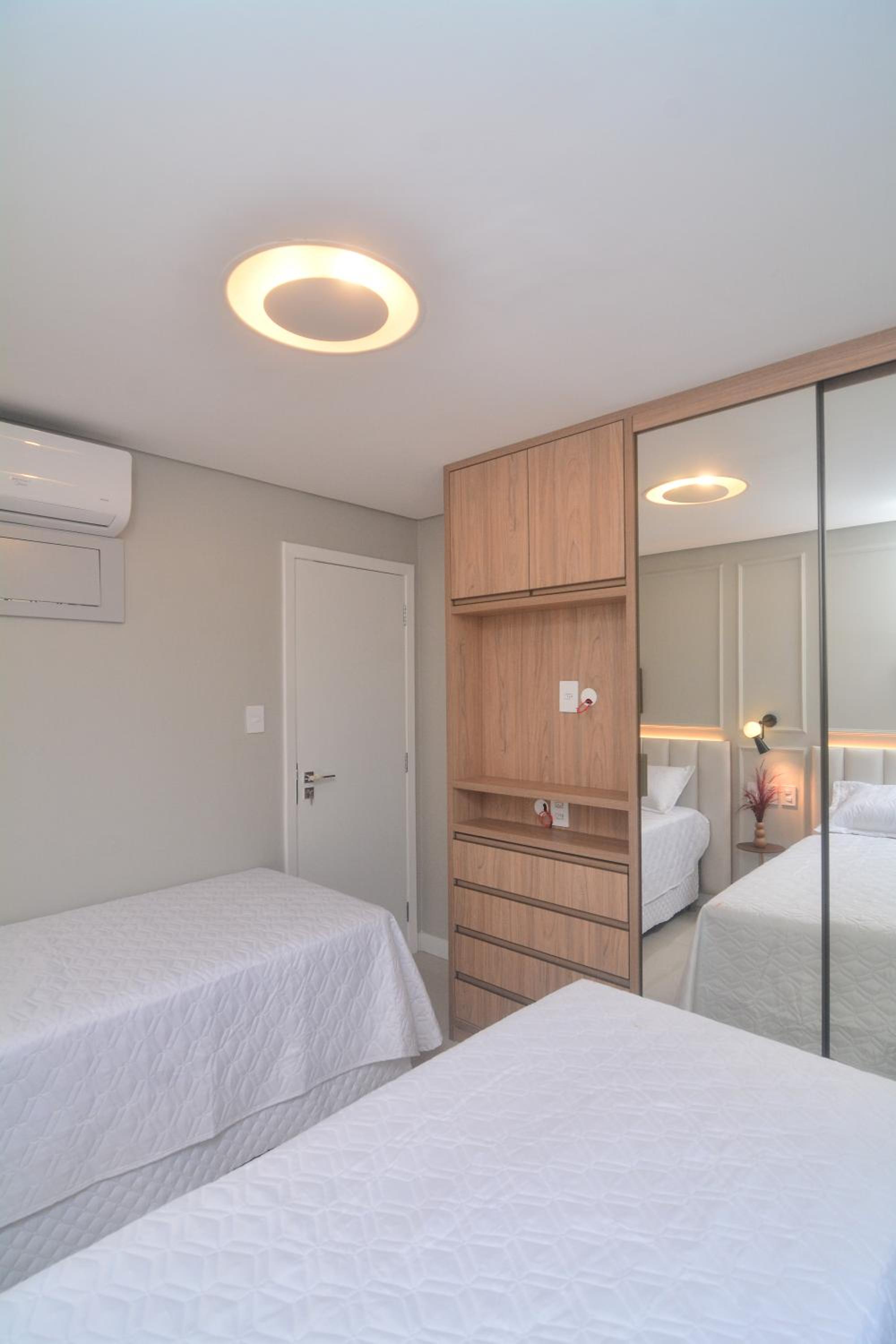Apto. dois quartos extremamente luxuoso e na praia