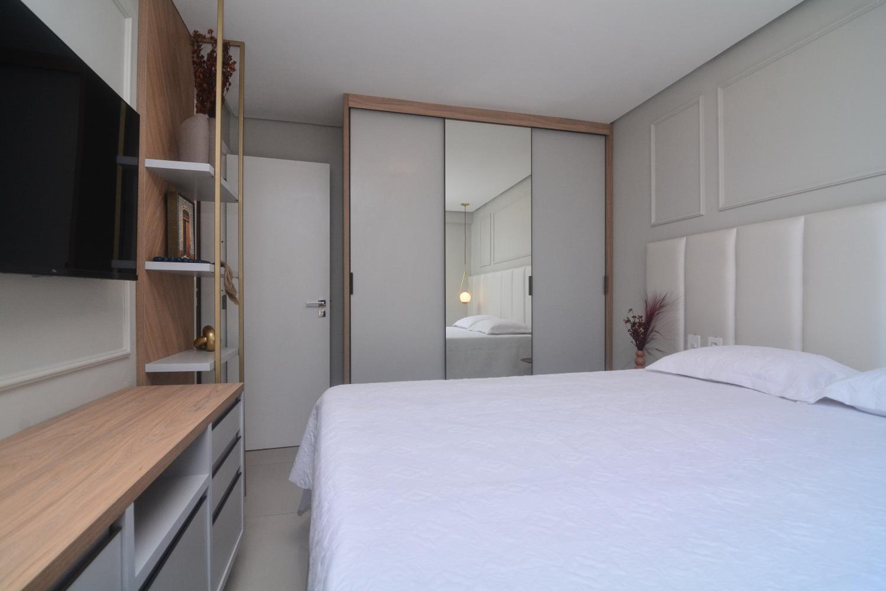 Apto. dois quartos extremamente luxuoso e na praia