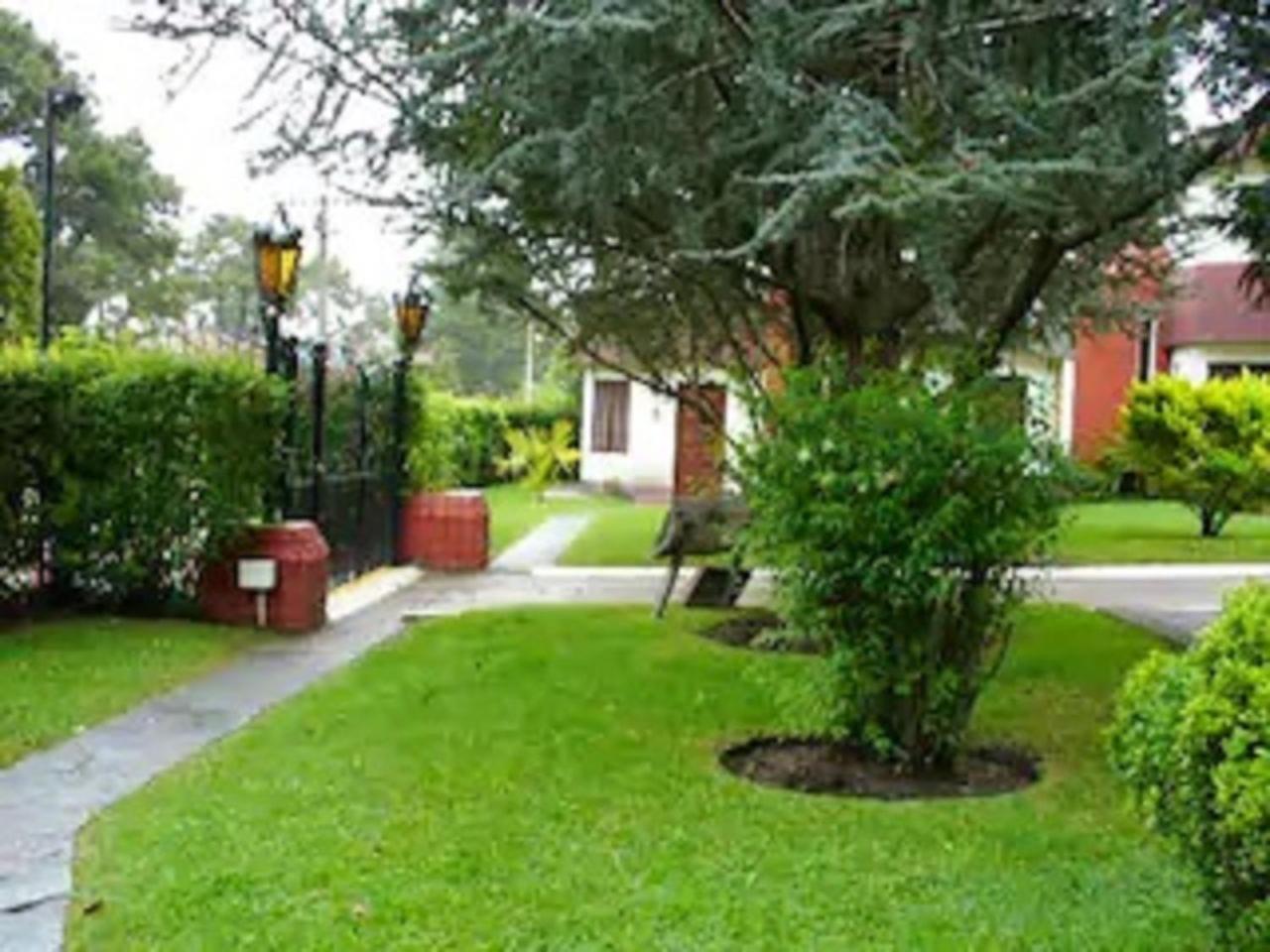 Dúplex completo con jardín y parking - Centro Villa Gesell - 5 huéspedes