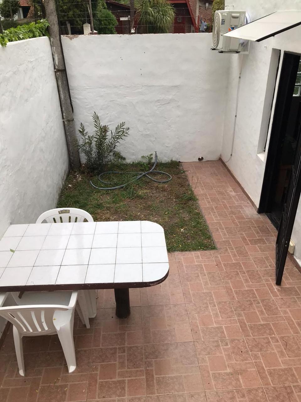 Dúplex completo con jardín y parking - Centro Villa Gesell - 5 huéspedes