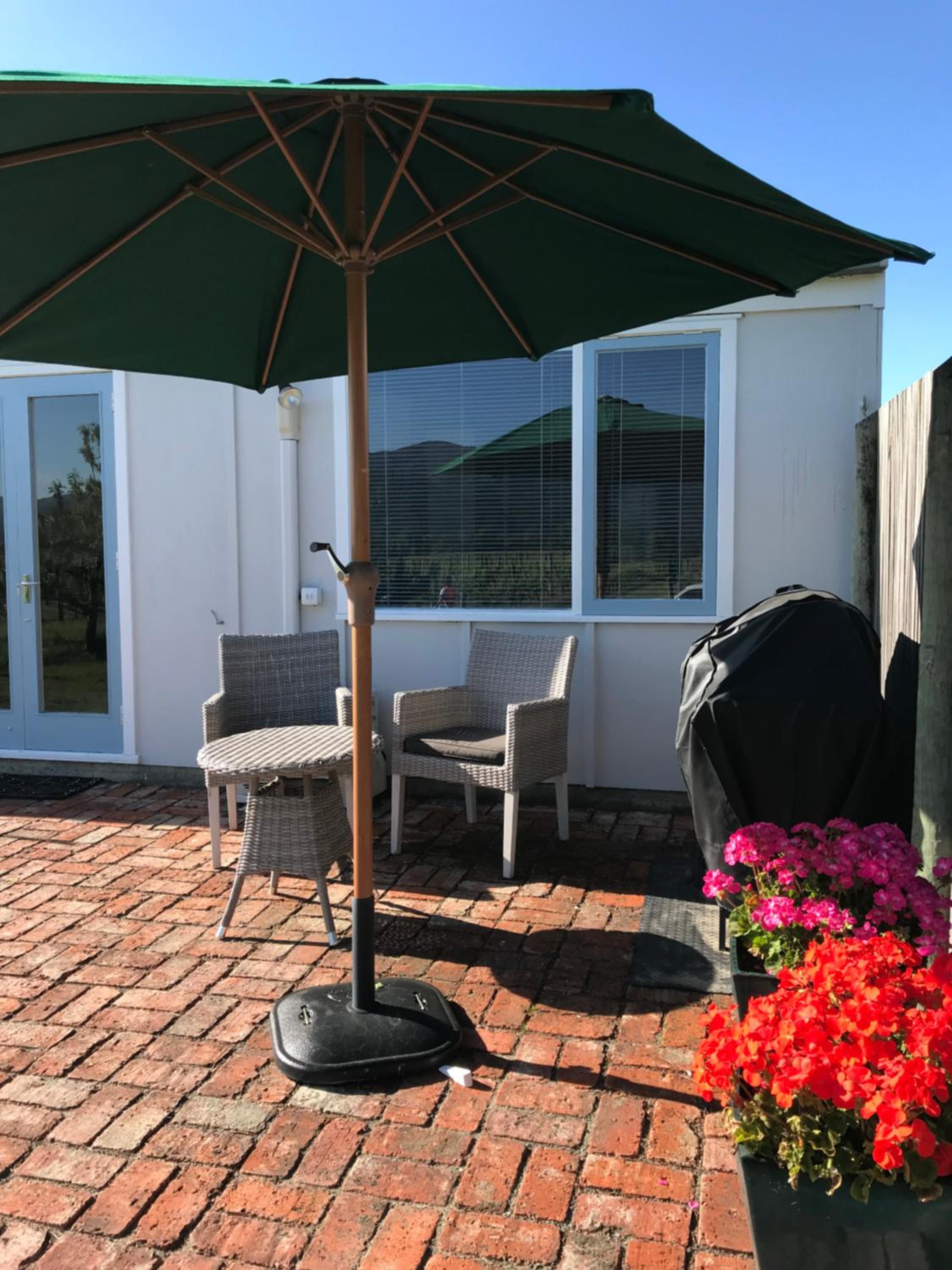 Hotel Vineyard Cottage in Blenheim on the Golden Mile - Image 1