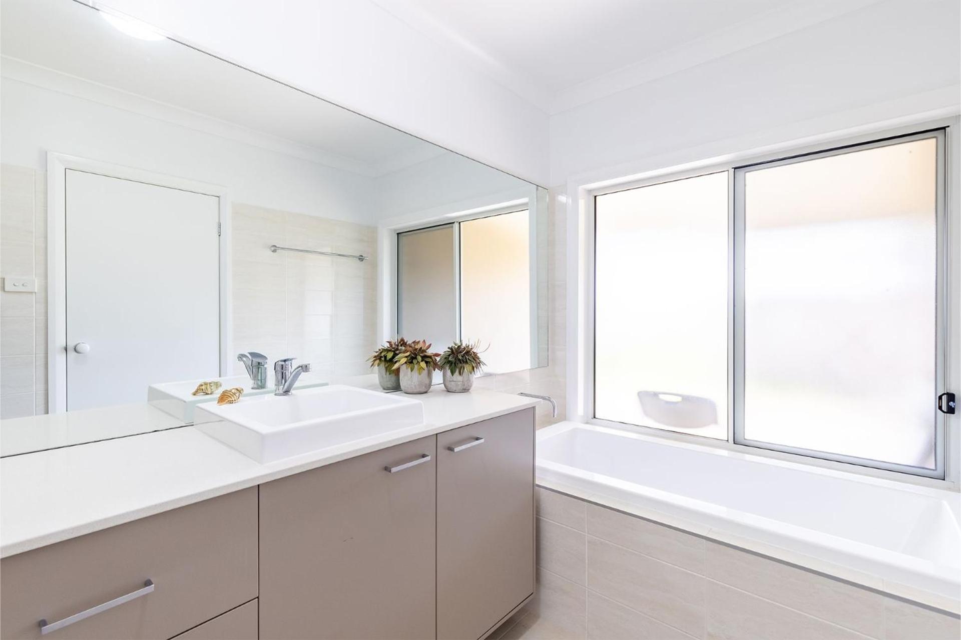 13 Morna Point Rd pet friendly boat parking house on one level