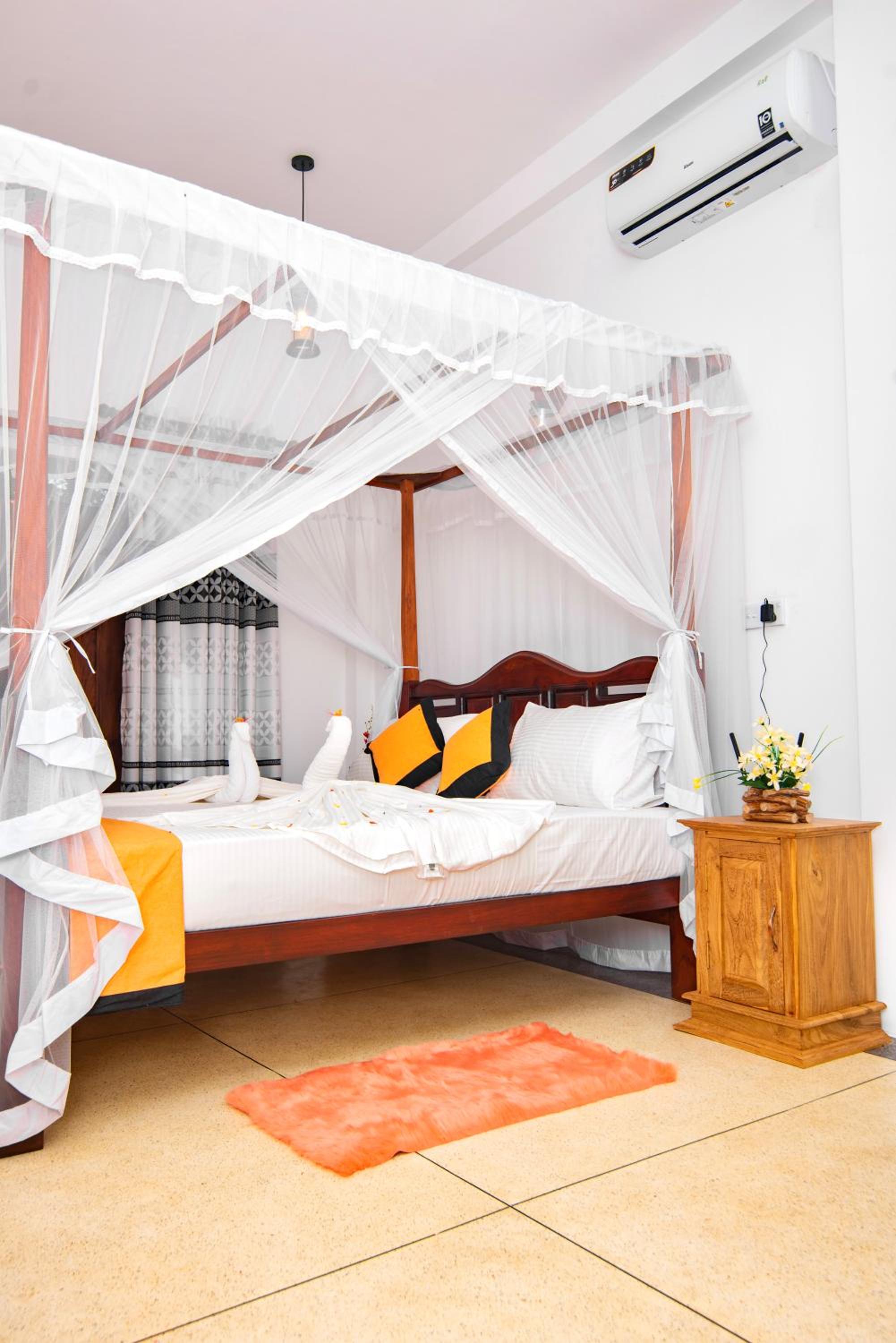 VILLA RAY WHITE Unawatuna view 3