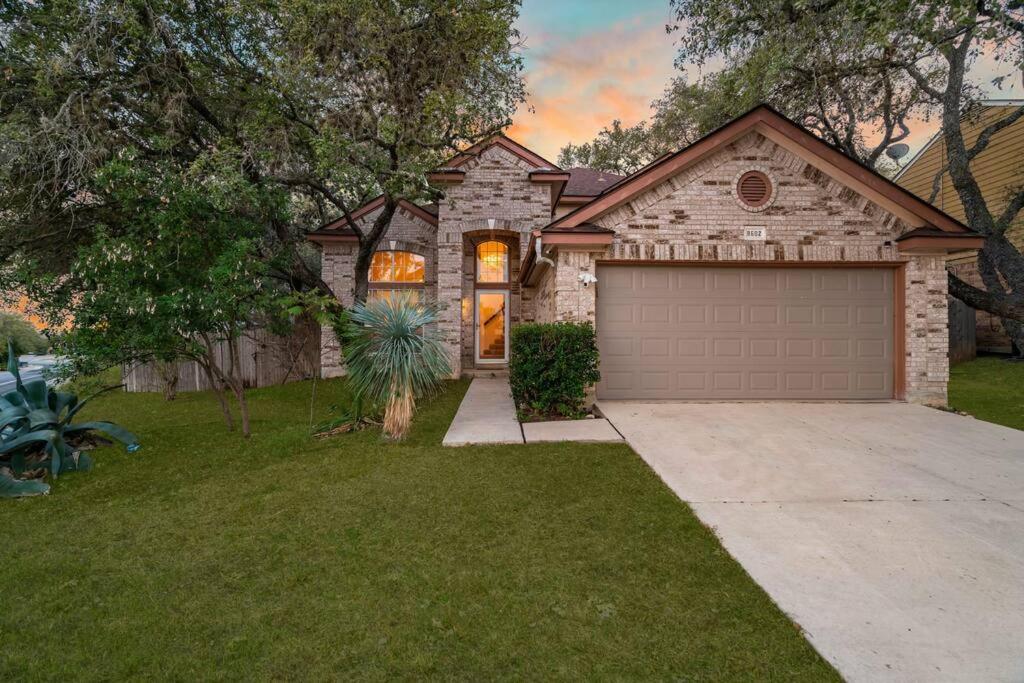 3B Villa w Pool, BBQ, Firepit, Yard Games, Gym view 3