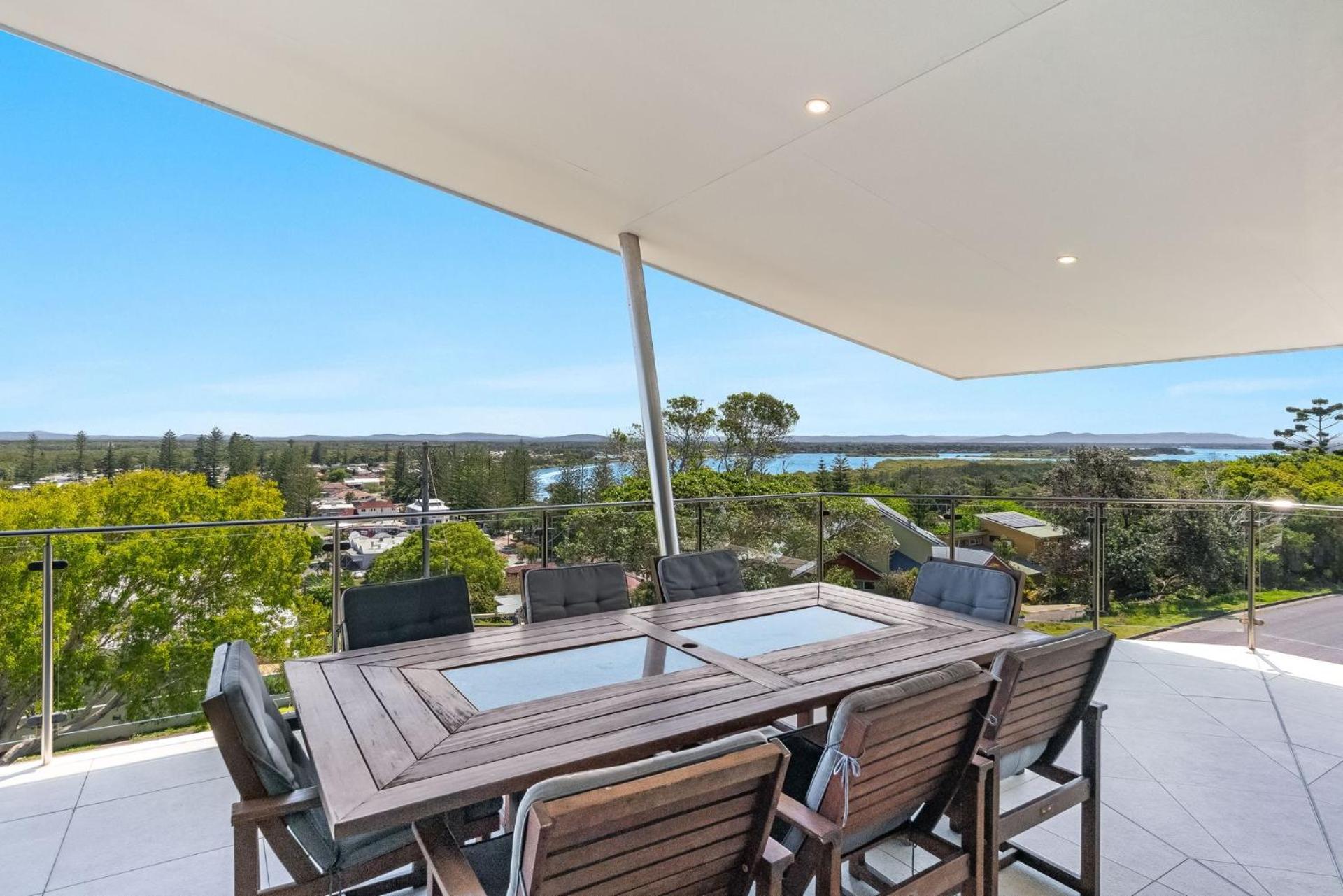 Pilotage 4 - Luxury Oceanview Penthouse - Holiday Yamba