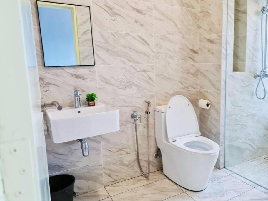 ElegantCozyOneBedroomSuite#NETFLIX#FreeParking#PrivateBathtub#Sea&CityViews#InfinityPool#ImperioResidence#LuxuryCondo