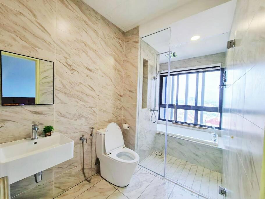 ElegantCozyOneBedroomSuite#NETFLIX#FreeParking#PrivateBathtub#Sea&CityViews#InfinityPool#ImperioResidence#LuxuryCondo