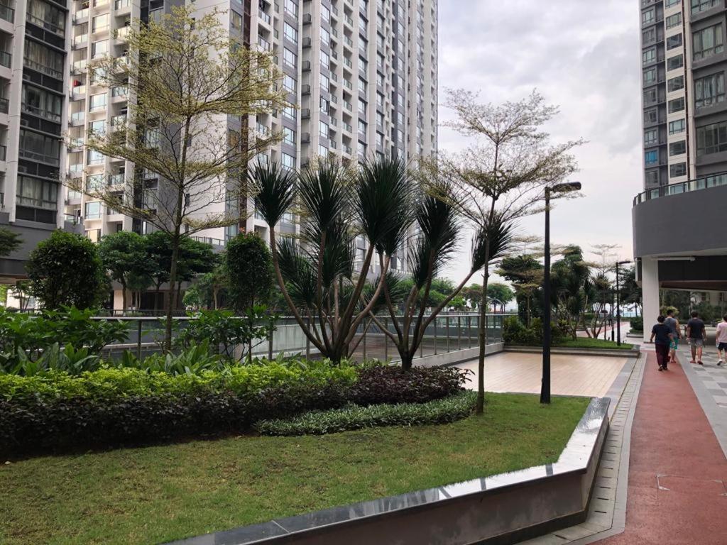 R&F Princess Cove by StayHere - 3BR with balcony