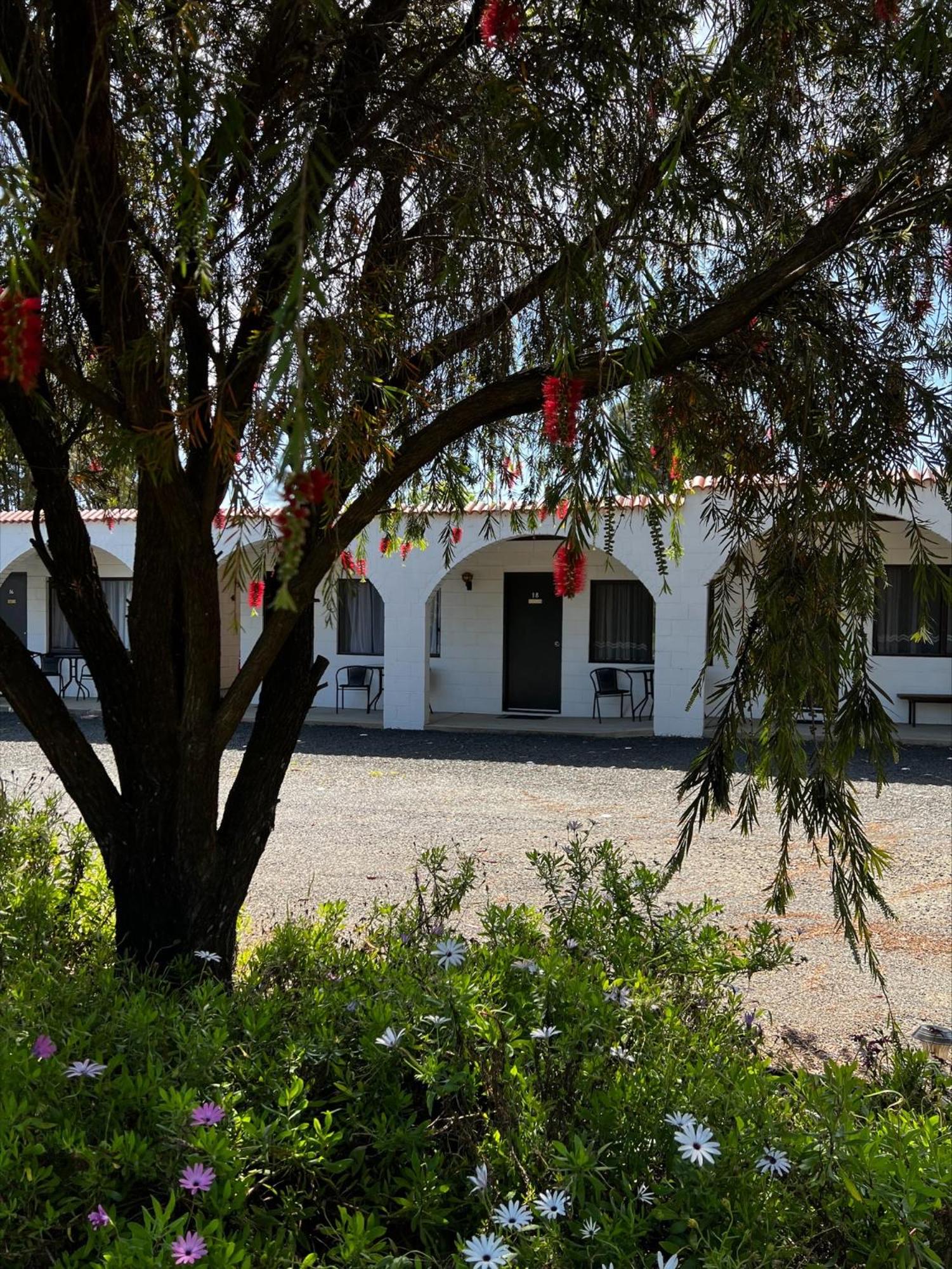 Azalea Motel