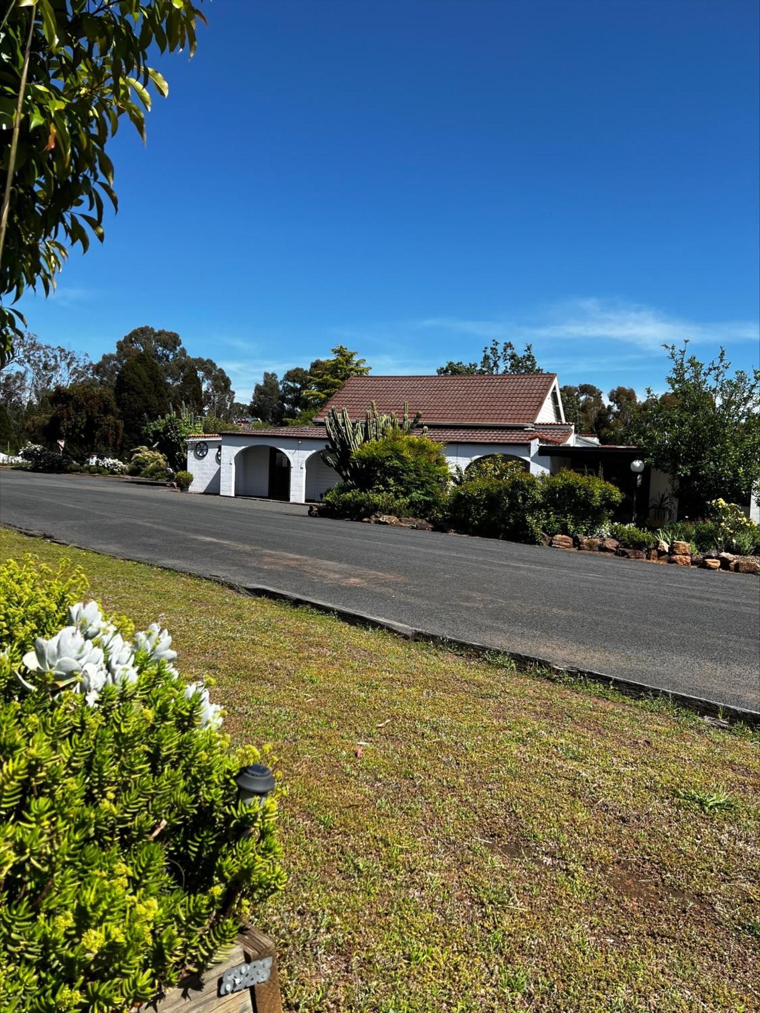Azalea Motel
