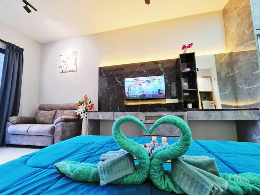 LovelySuite#RelaxChill#Netflix#PrivateBathtub#FreeParking#PoolView#ImperioResidence#LuxuryCondo photo 1