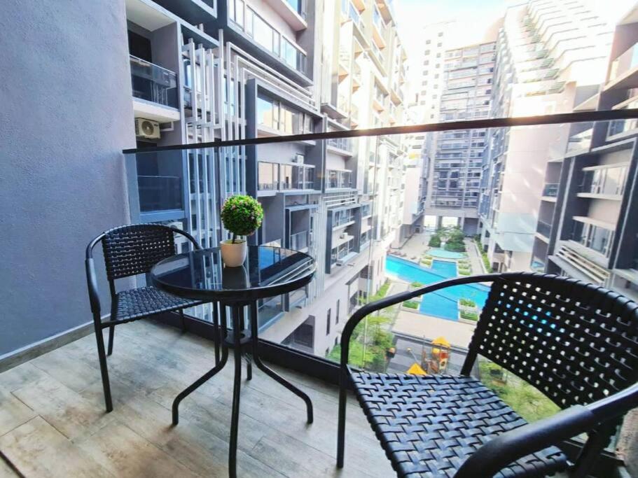 LovelySuite#RelaxChill#Netflix#PrivateBathtub#FreeParking#PoolView#ImperioResidence#LuxuryCondo photo 4