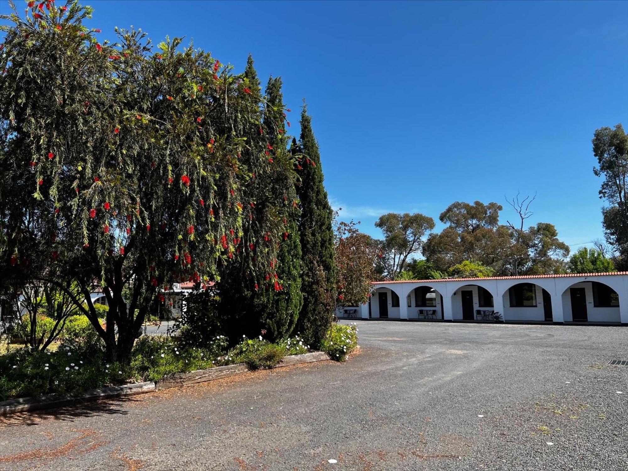 Azalea Motel