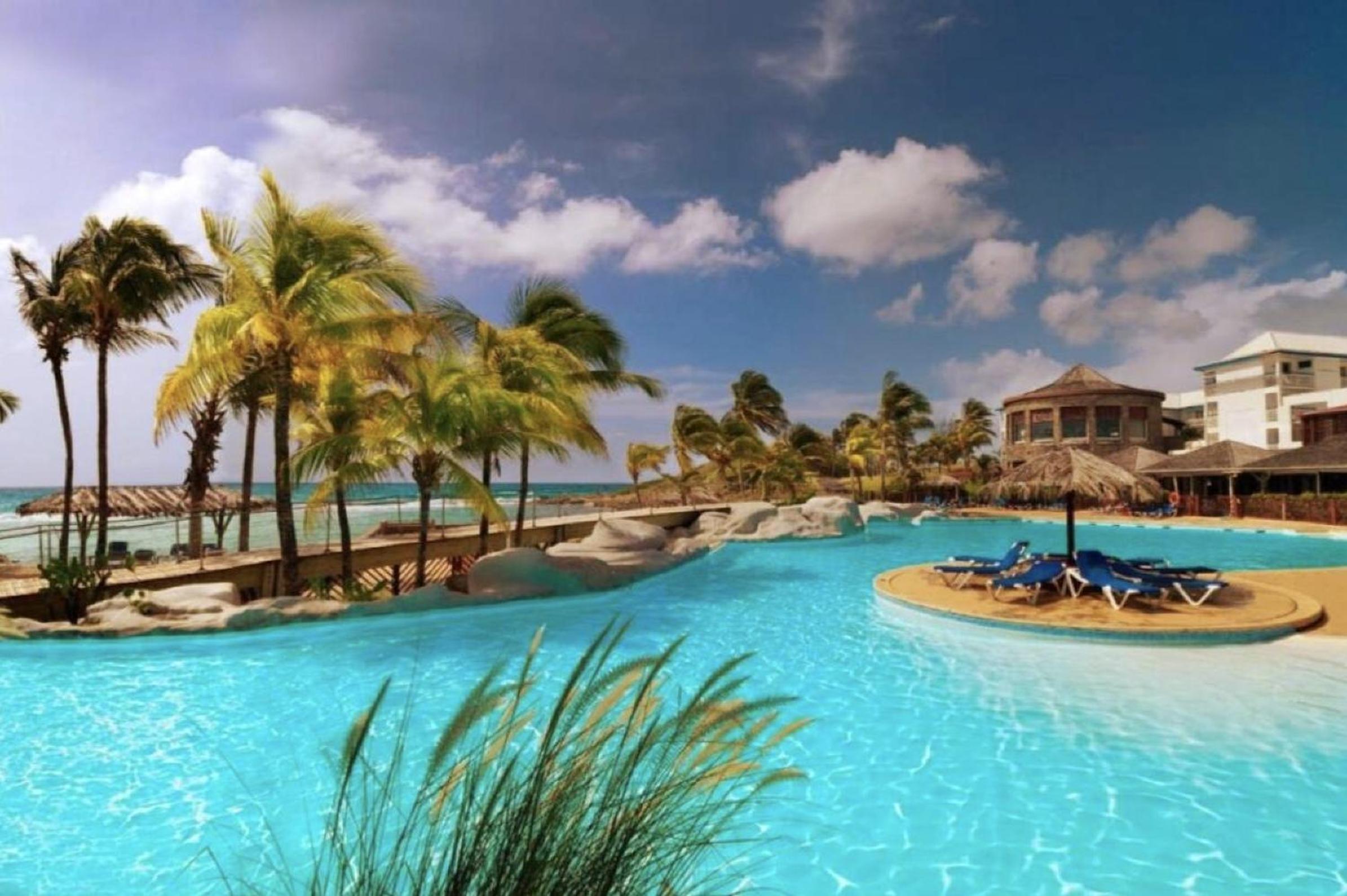 Archipel Guadeloupéen - Entre grand balcon, piscine & lagon - Élégant cocon d'architecte 2 étoiles view 3
