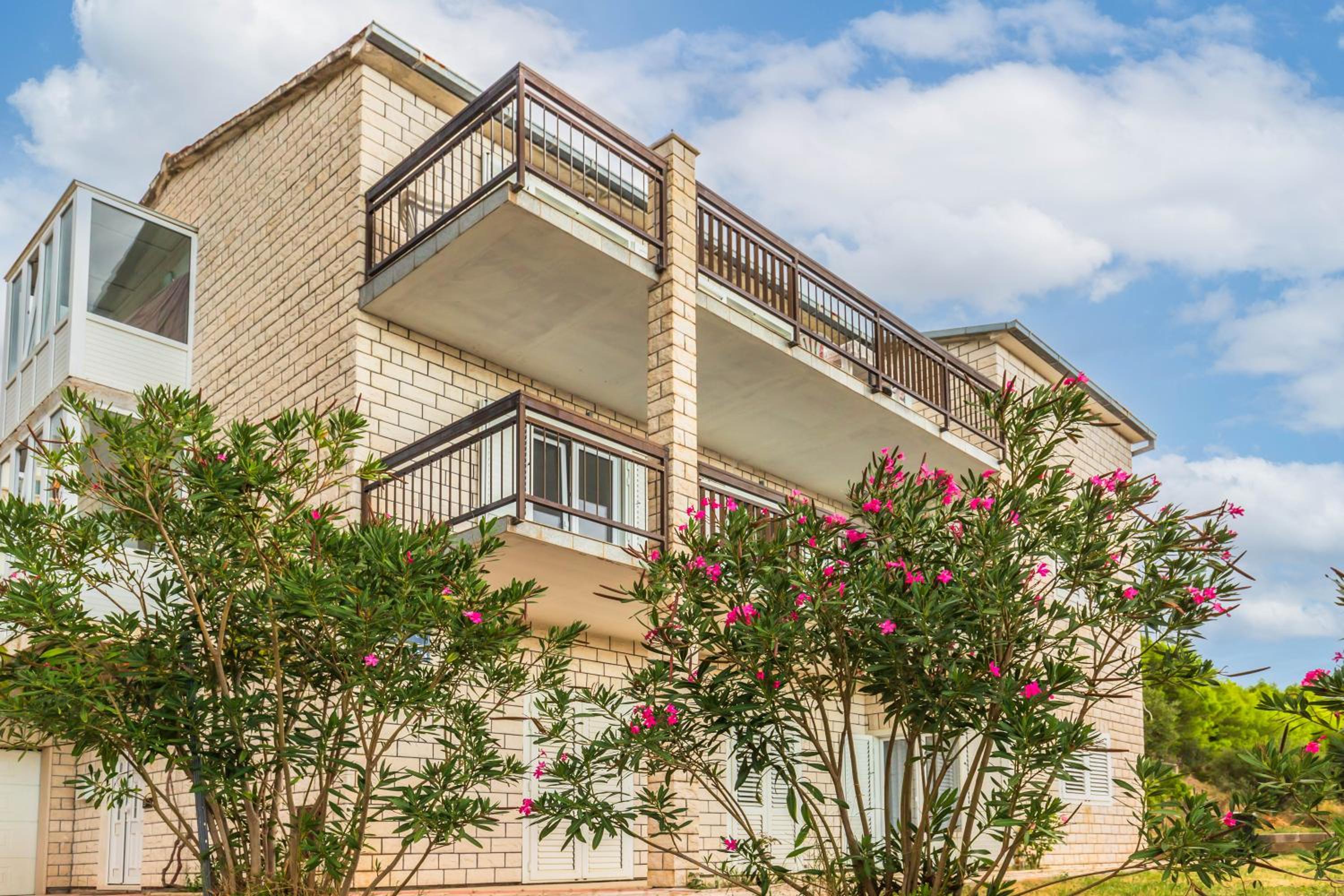 Paramount Apartments