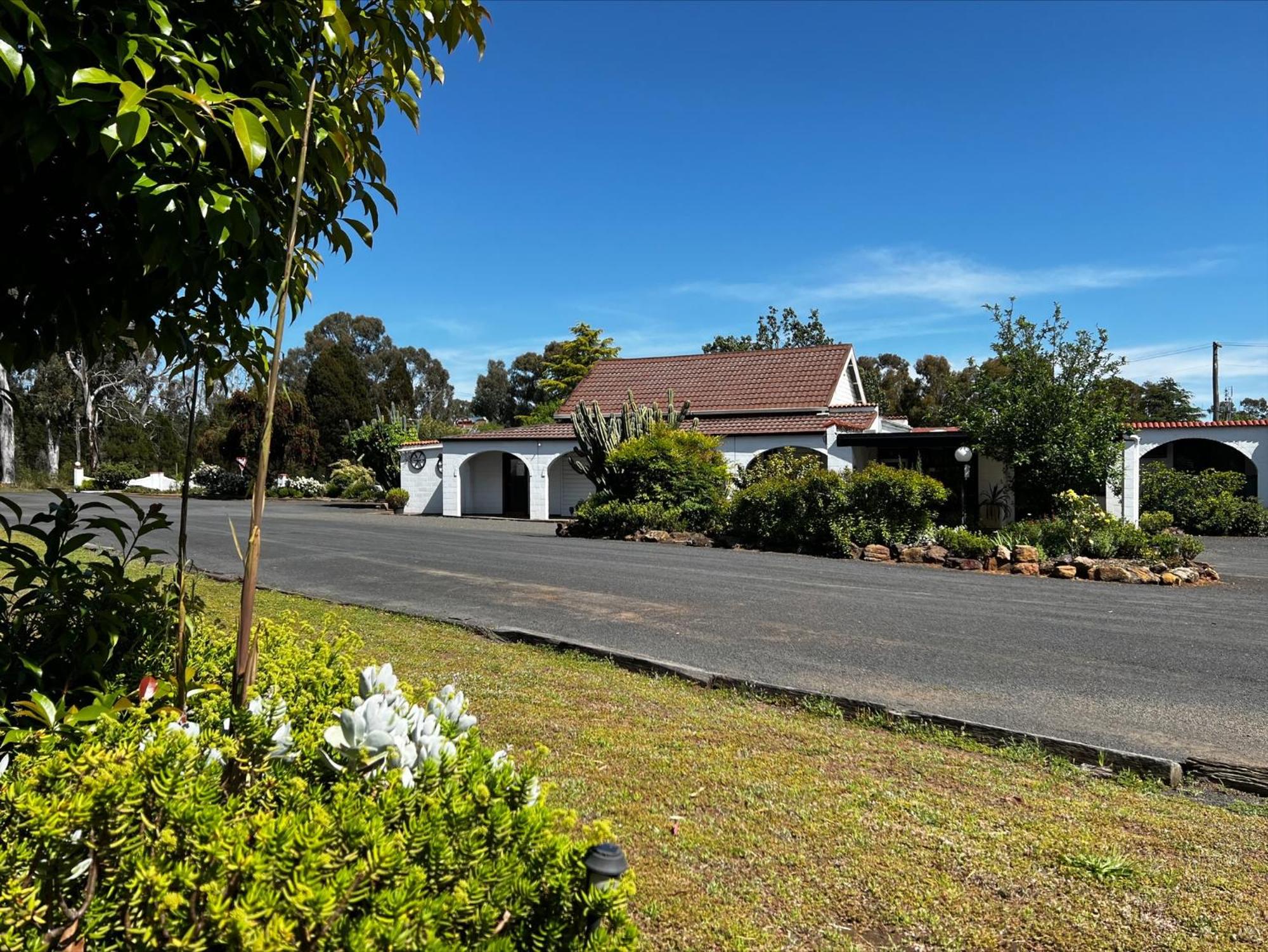 Azalea Motel