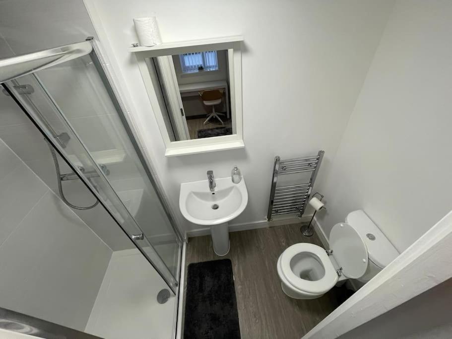 3 Studio close to amenities & transport links view 2