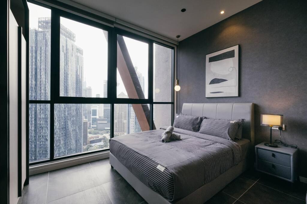Scarletz KLCC Studio Suites 4 pax Luxury Modern Style WiFi 100Mbps