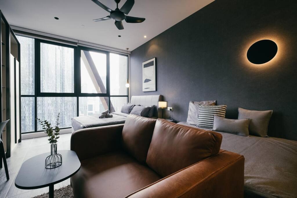 Scarletz KLCC Studio Suites 4 pax Luxury Modern Style WiFi 100Mbps
