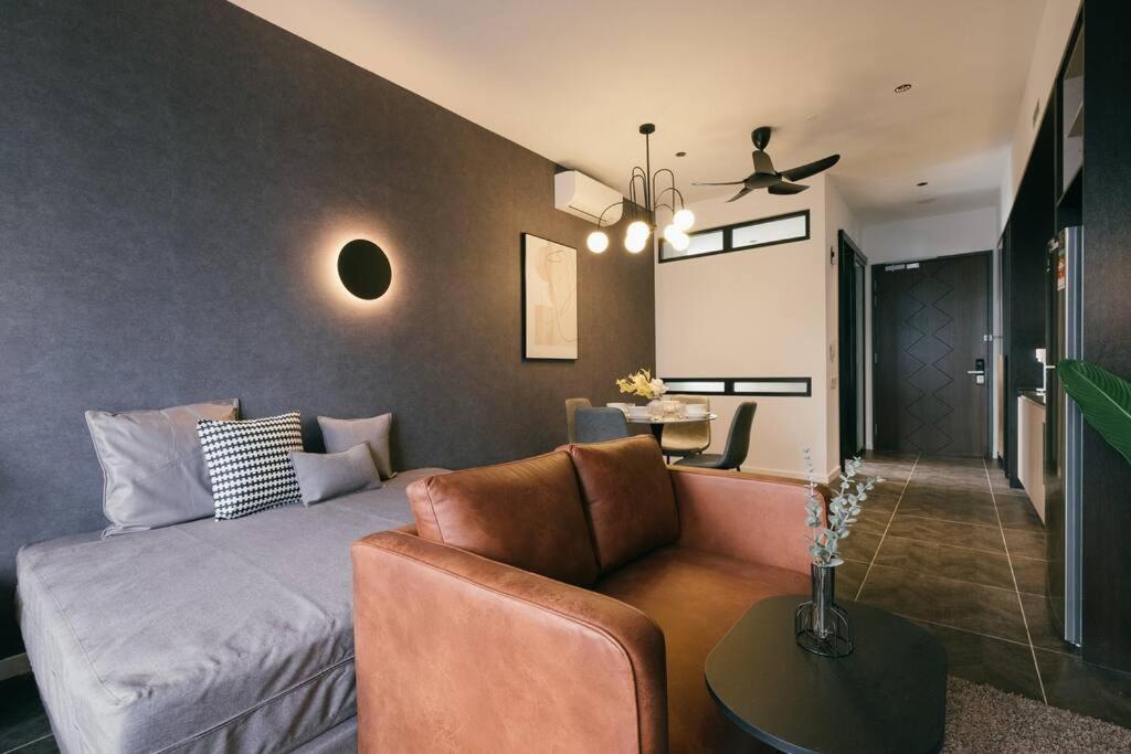 Scarletz KLCC Studio Suites 4 pax Luxury Modern Style WiFi 100Mbps