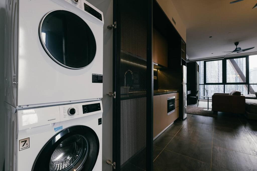 Scarletz KLCC Studio Suites 4 pax Luxury Modern Style WiFi 100Mbps