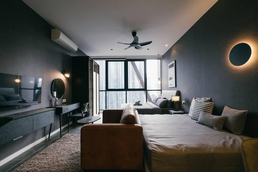 Scarletz KLCC Studio Suites 4 pax Luxury Modern Style WiFi 100Mbps