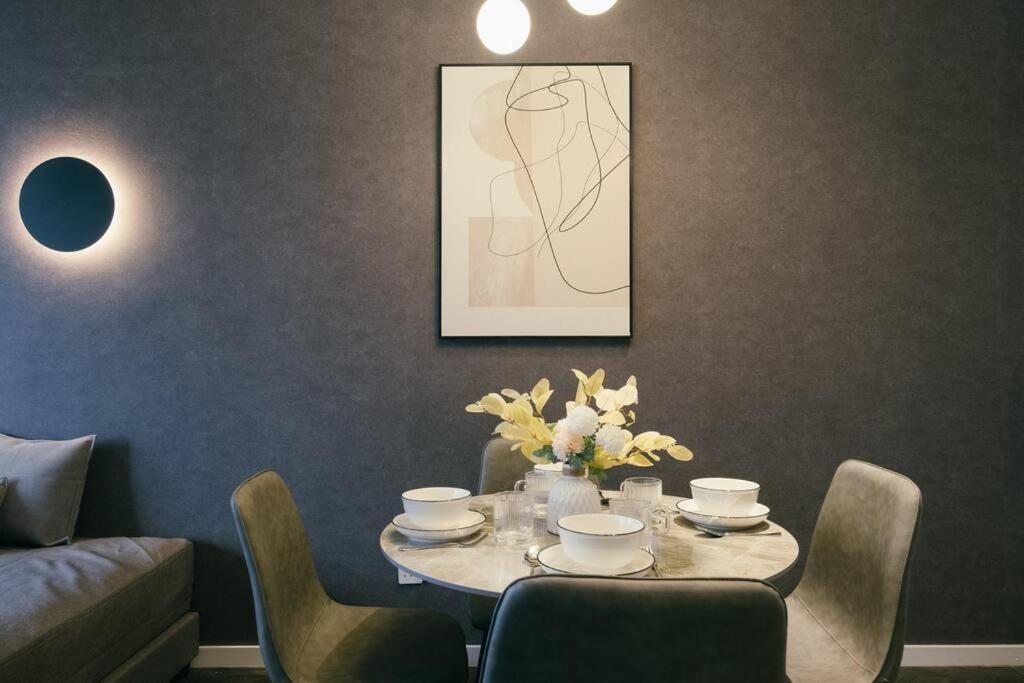 Scarletz KLCC Studio Suites 4 pax Luxury Modern Style WiFi 100Mbps