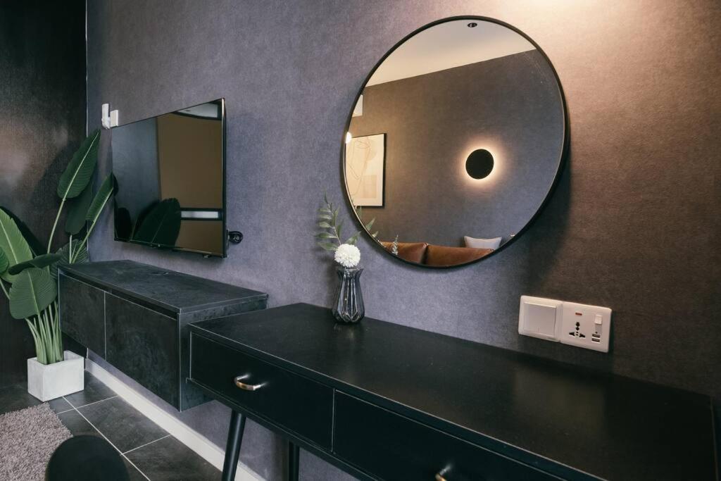 Scarletz KLCC Studio Suites 4 pax Luxury Modern Style WiFi 100Mbps