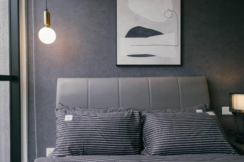 Scarletz KLCC Studio Suites 4 pax Luxury Modern Style WiFi 100Mbps