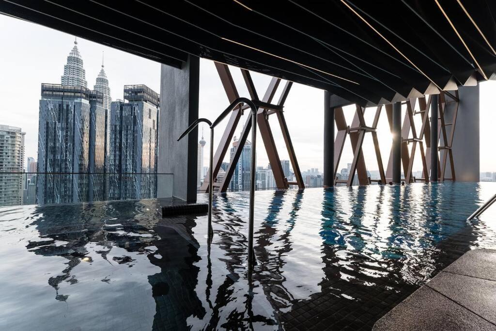 Scarletz KLCC Studio Suites 4 pax Luxury Modern Style WiFi 100Mbps