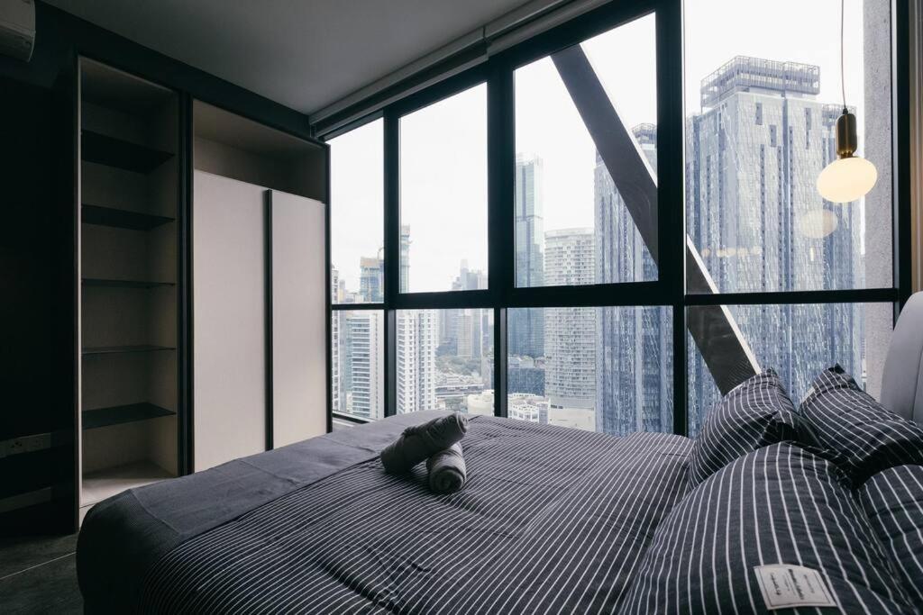 Scarletz KLCC Studio Suites 4 pax Luxury Modern Style WiFi 100Mbps