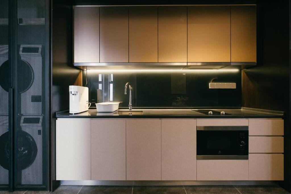 Scarletz KLCC Studio Suites 4 pax Luxury Modern Style WiFi 100Mbps