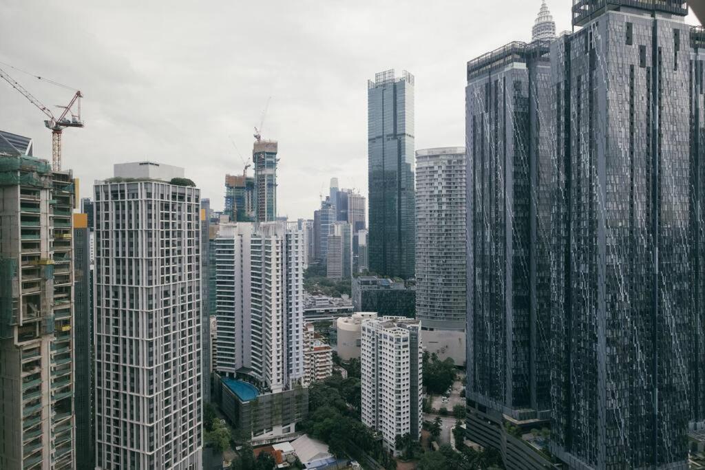 Scarletz KLCC Studio Suites 4 pax Luxury Modern Style WiFi 100Mbps