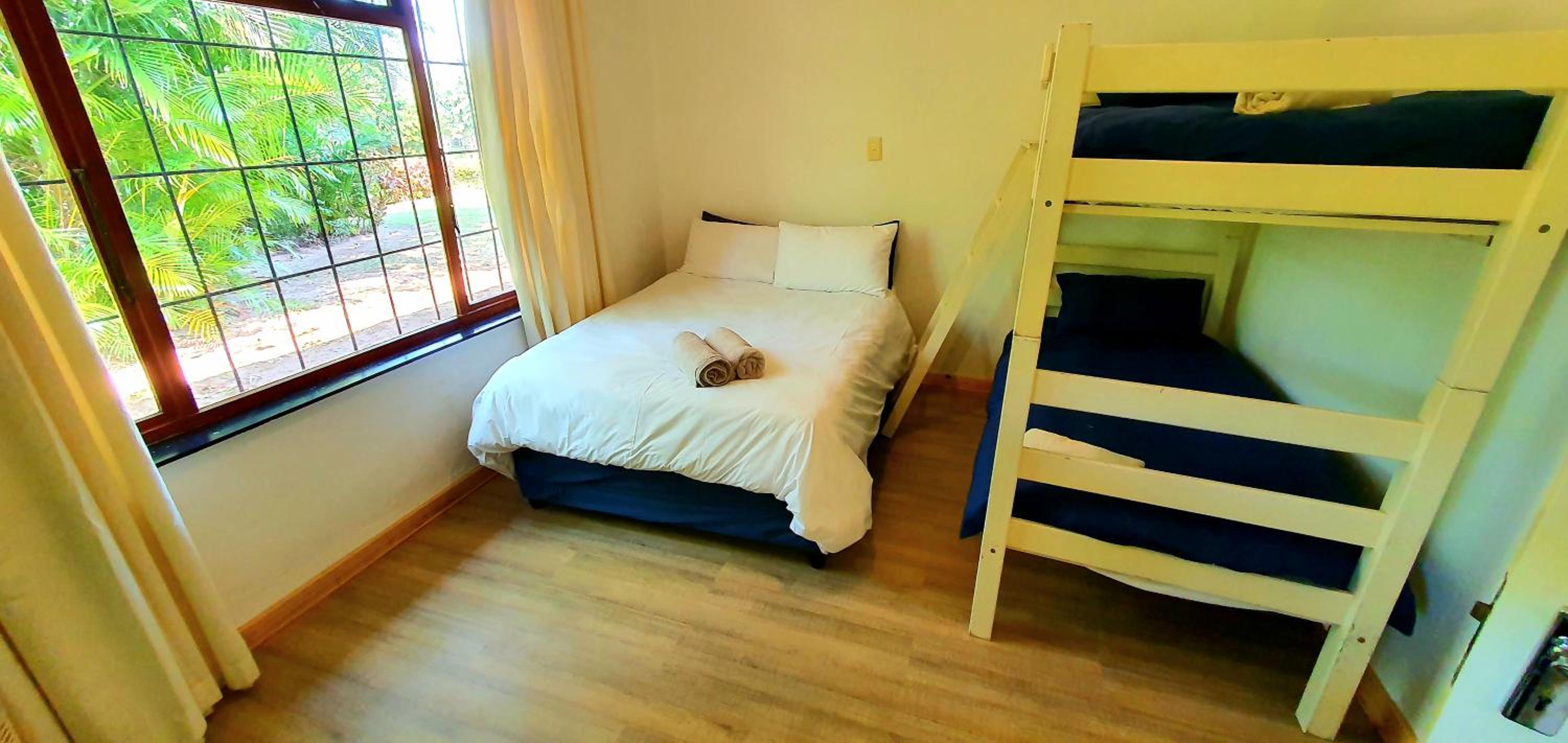 Whale Cottage - Sleeps 8 - Ideal Location view 3