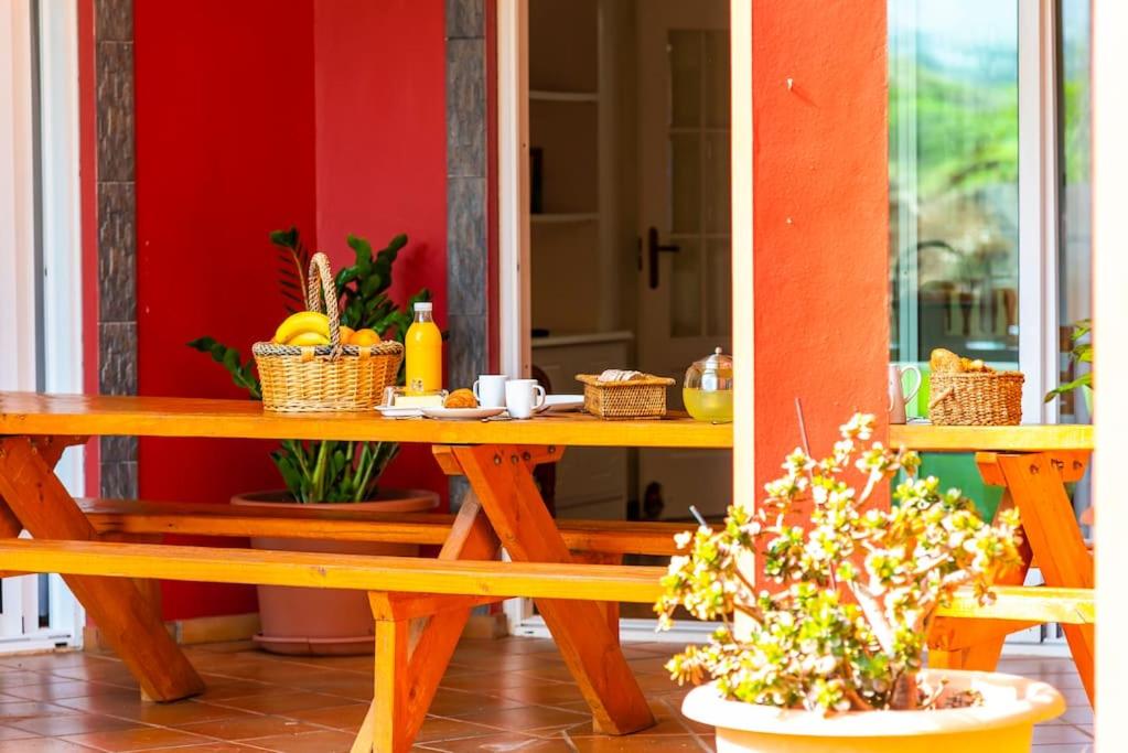 Villa Artigar, garden, swimming pool and bbq. view 2