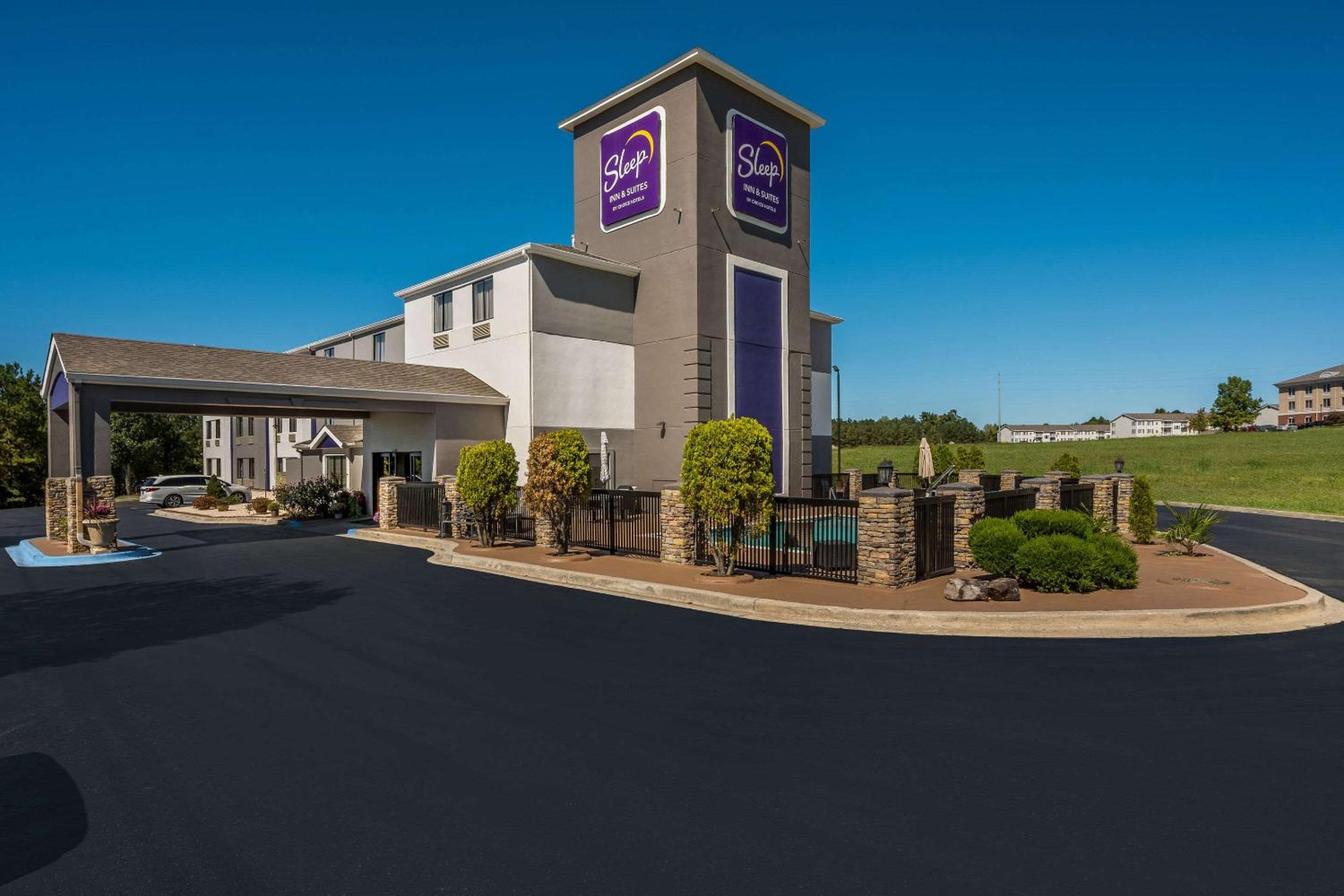 Cullman Vacations - Sleep Inn  Suites Cullman I-65 exit 310 - Property Image 1