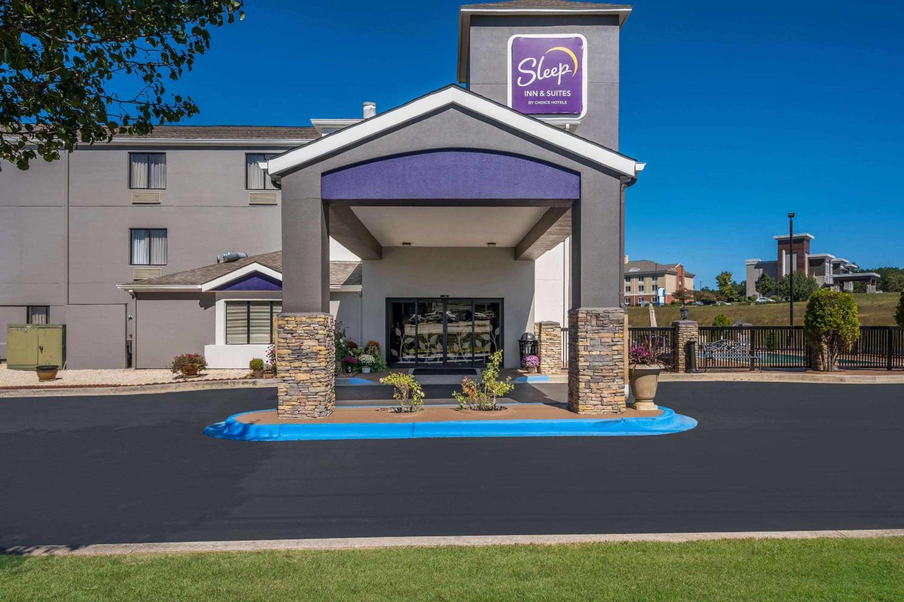Cullman Vacations - Sleep Inn  Suites Cullman I-65 exit 310 - Property Image 2
