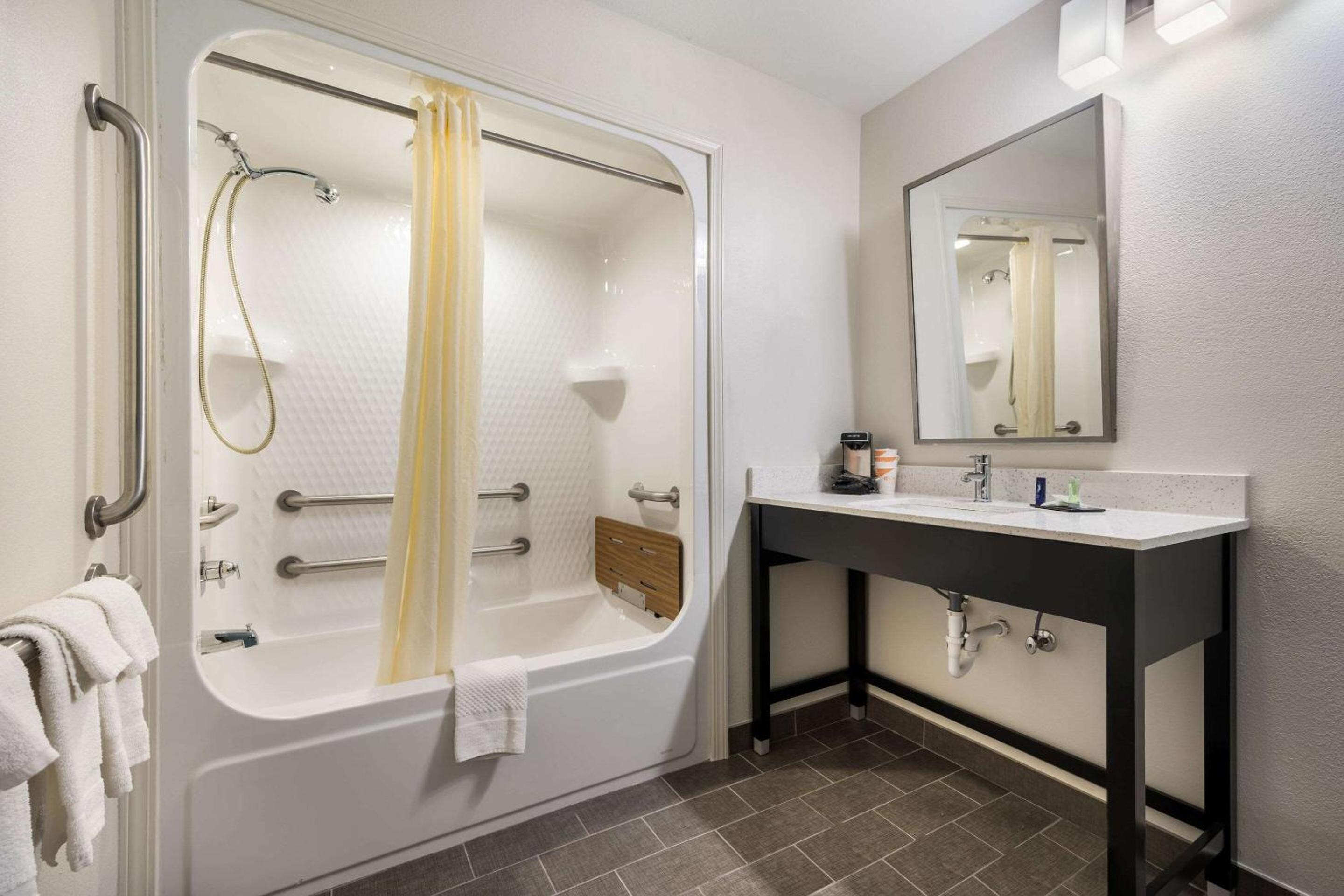 Cullman Vacations - Sleep Inn  Suites Cullman I-65 exit 310 - Property Image 2