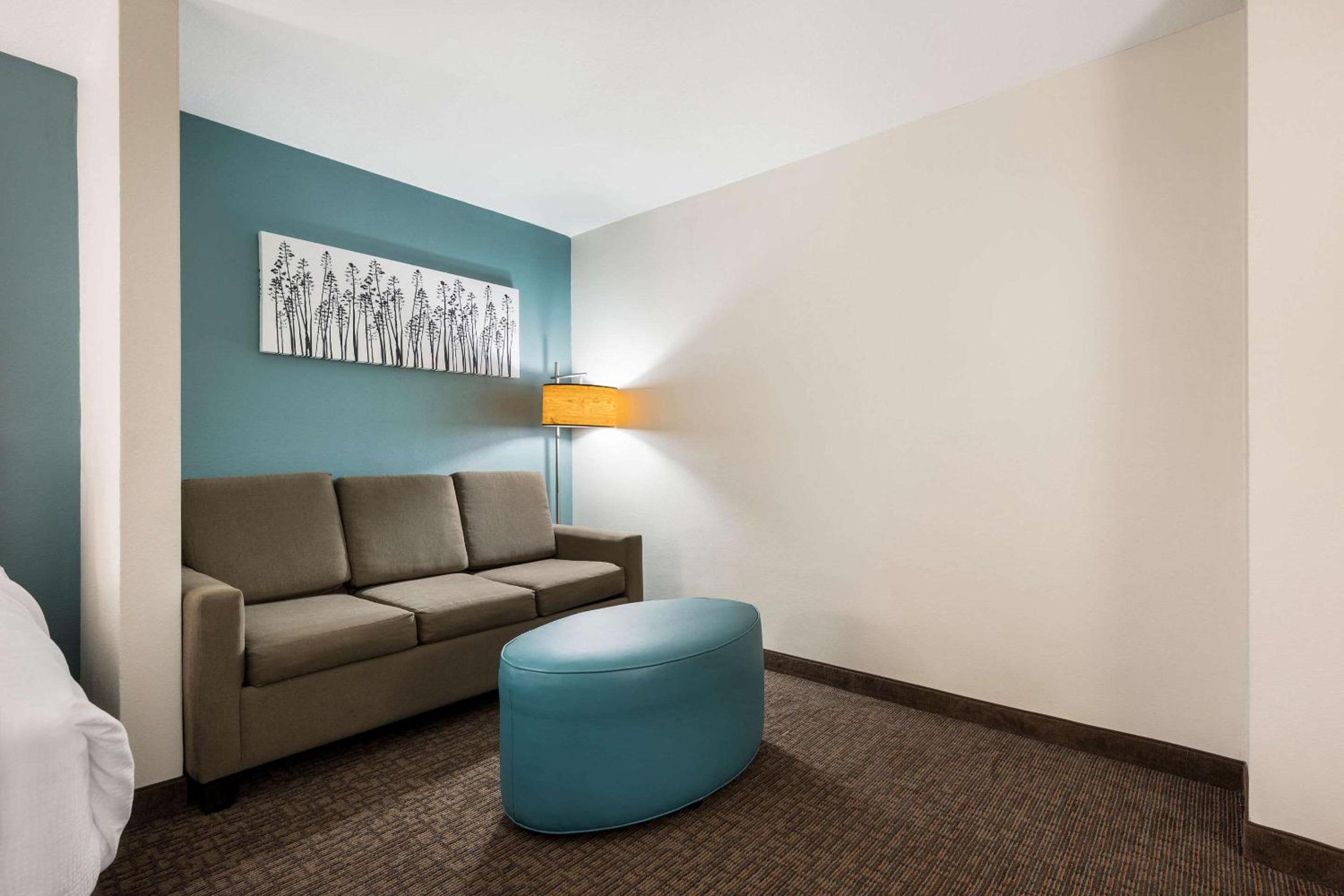 Cullman Vacations - Sleep Inn  Suites Cullman I-65 exit 310 - Property Image 4