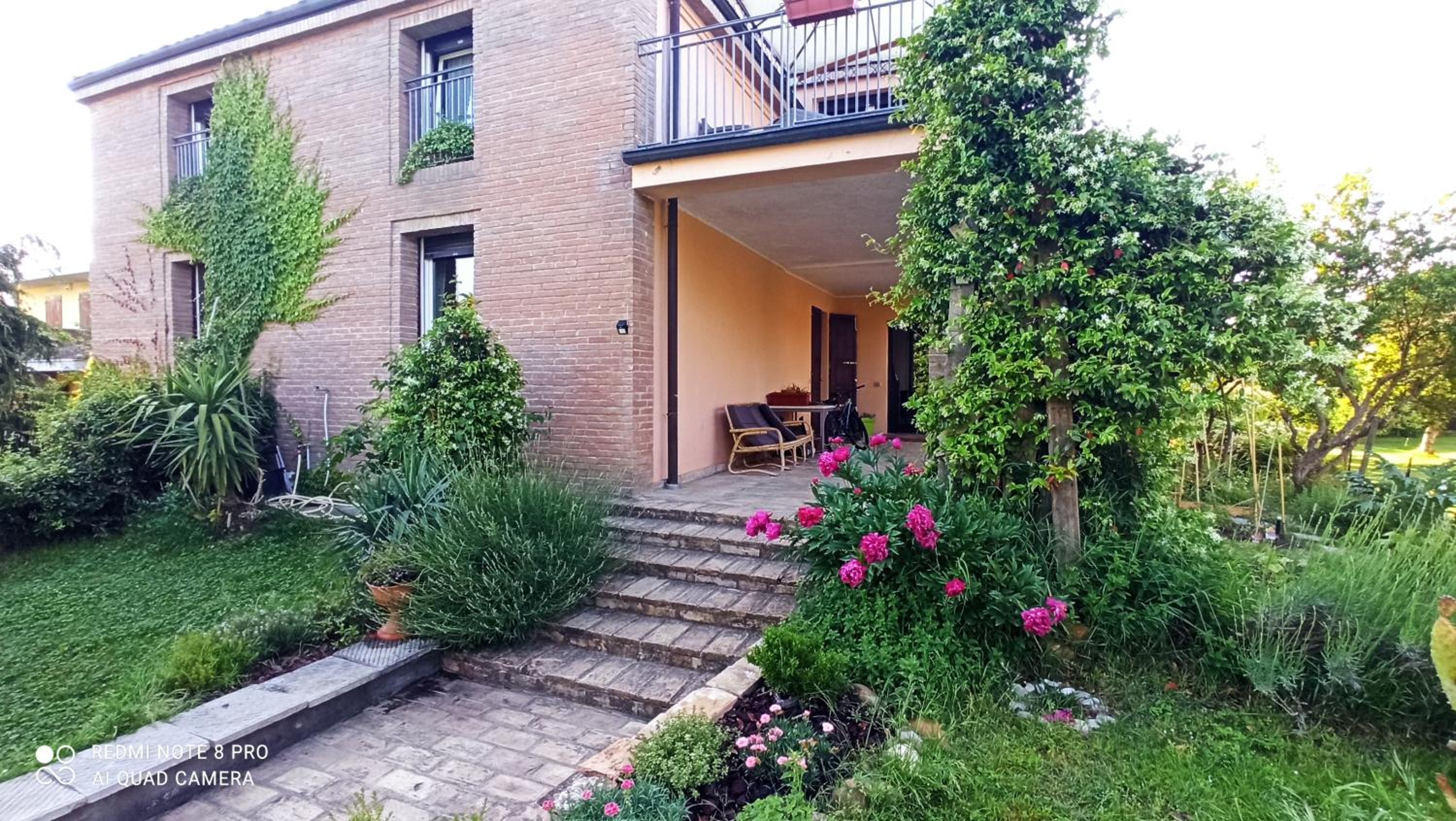 Casa VINCENZO 130 mq con portico ed ingresso esclusivo dal giardino