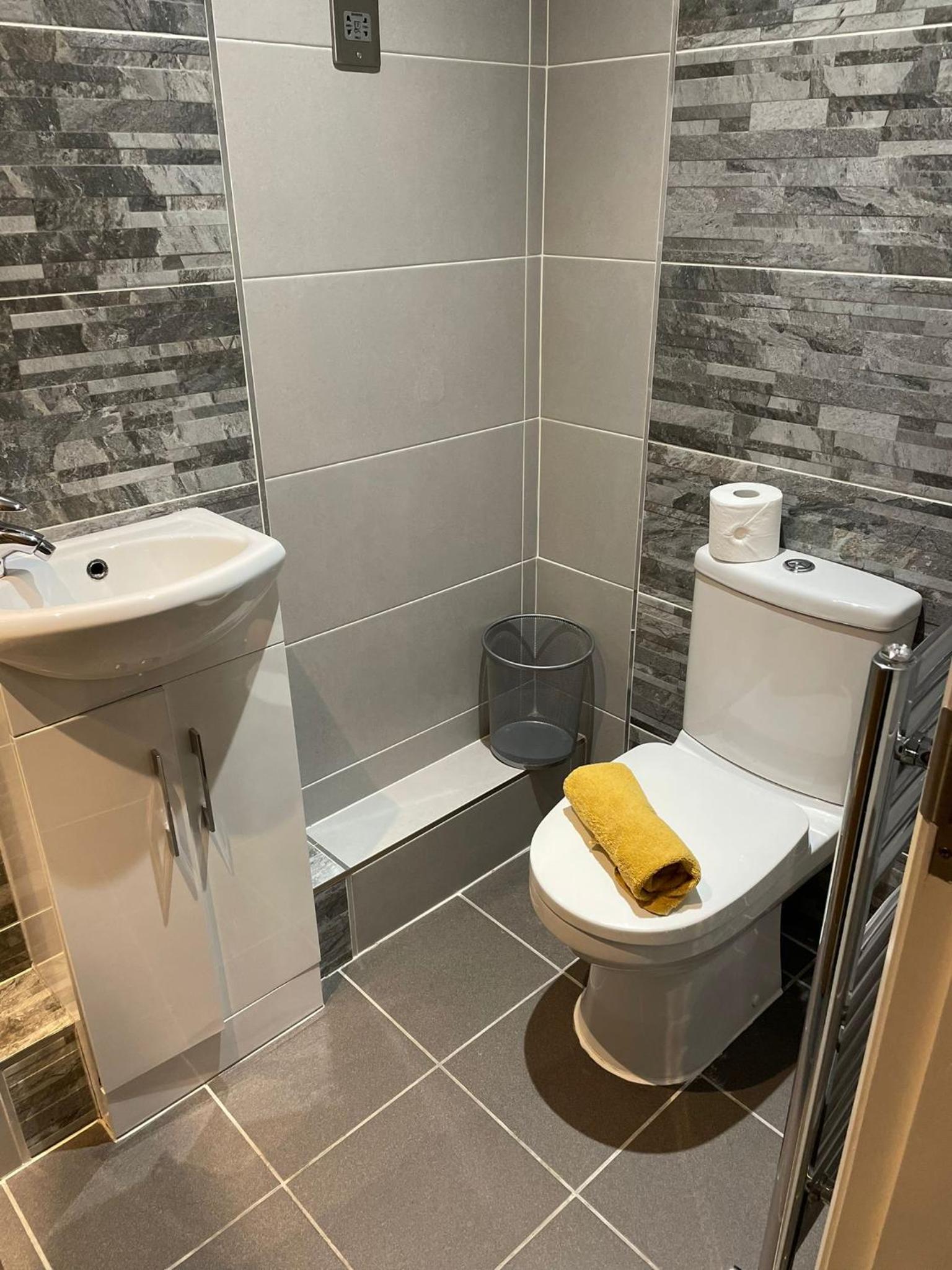 City Centre 1 Bed Sleeps 4 H5 view 5