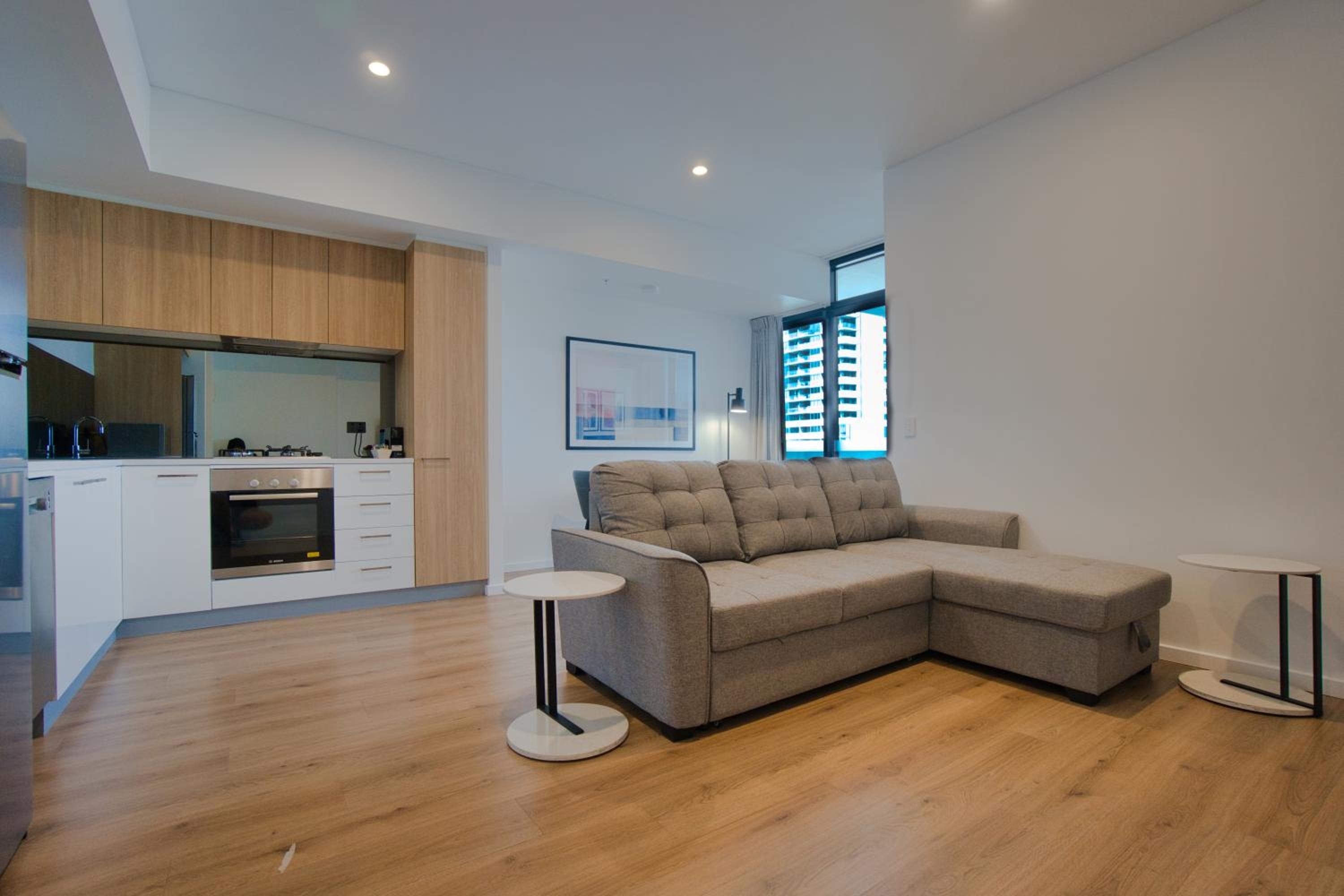 Stylish 1 BR CBD Apt-Pool-Gym-Sauna-Steam Room