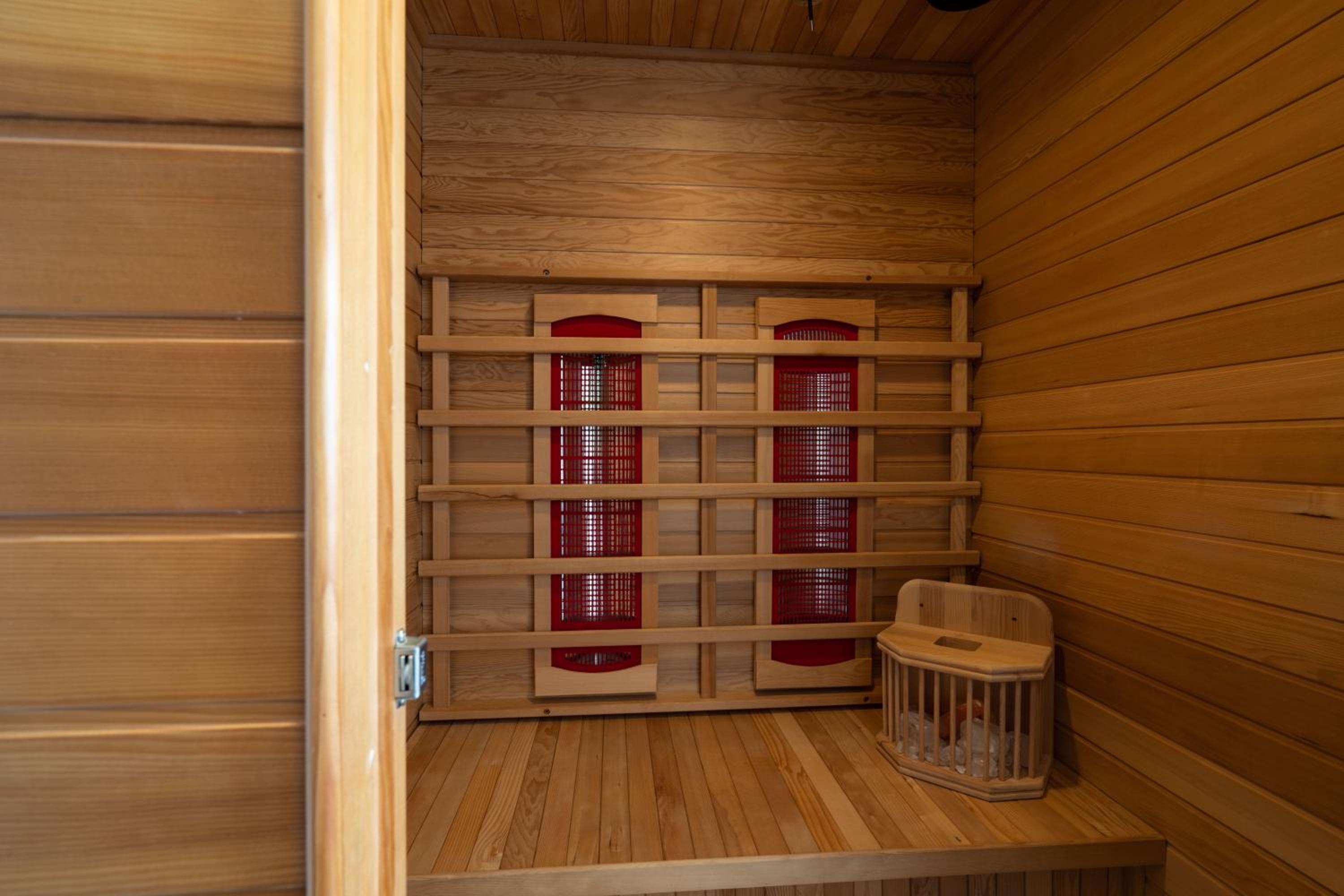 Cozy terraced house with infra sauna and parking