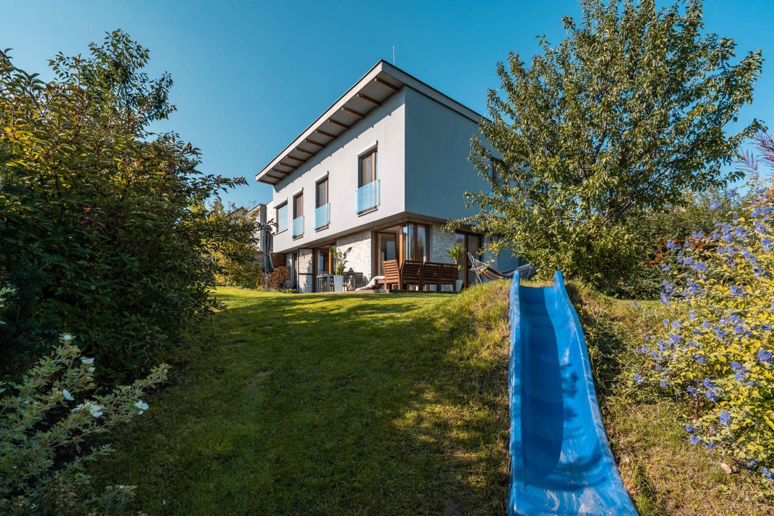 Cozy terraced house with infra sauna and parking