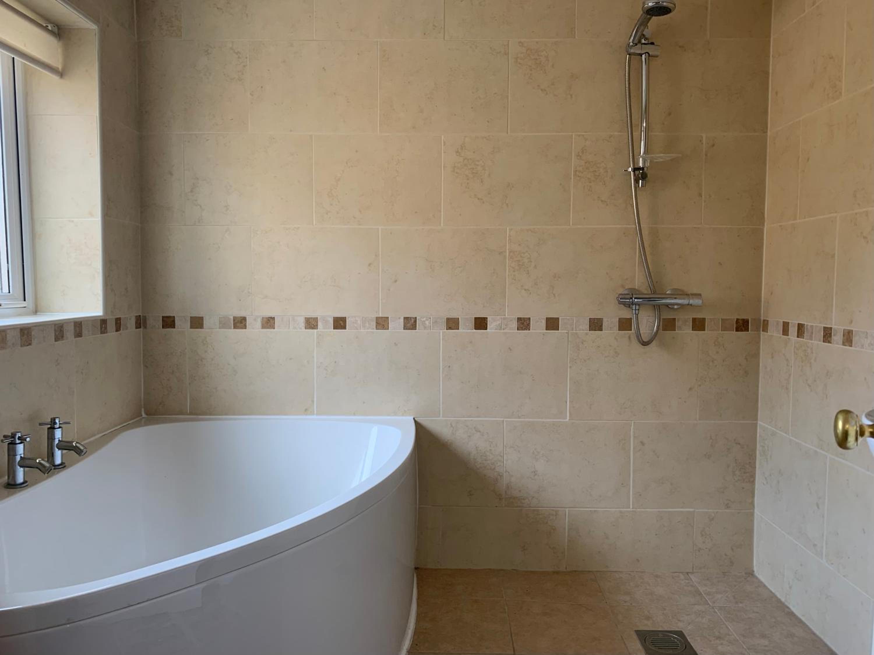 Smart & Comfortable 3-bedroom Victorian house view 3